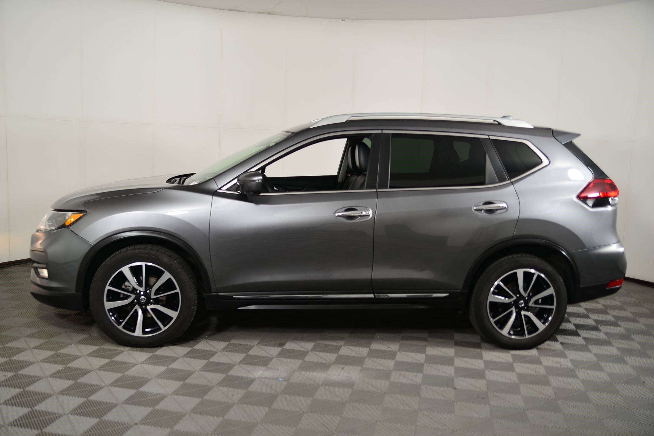2020 Nissan Rogue SL photo 2
