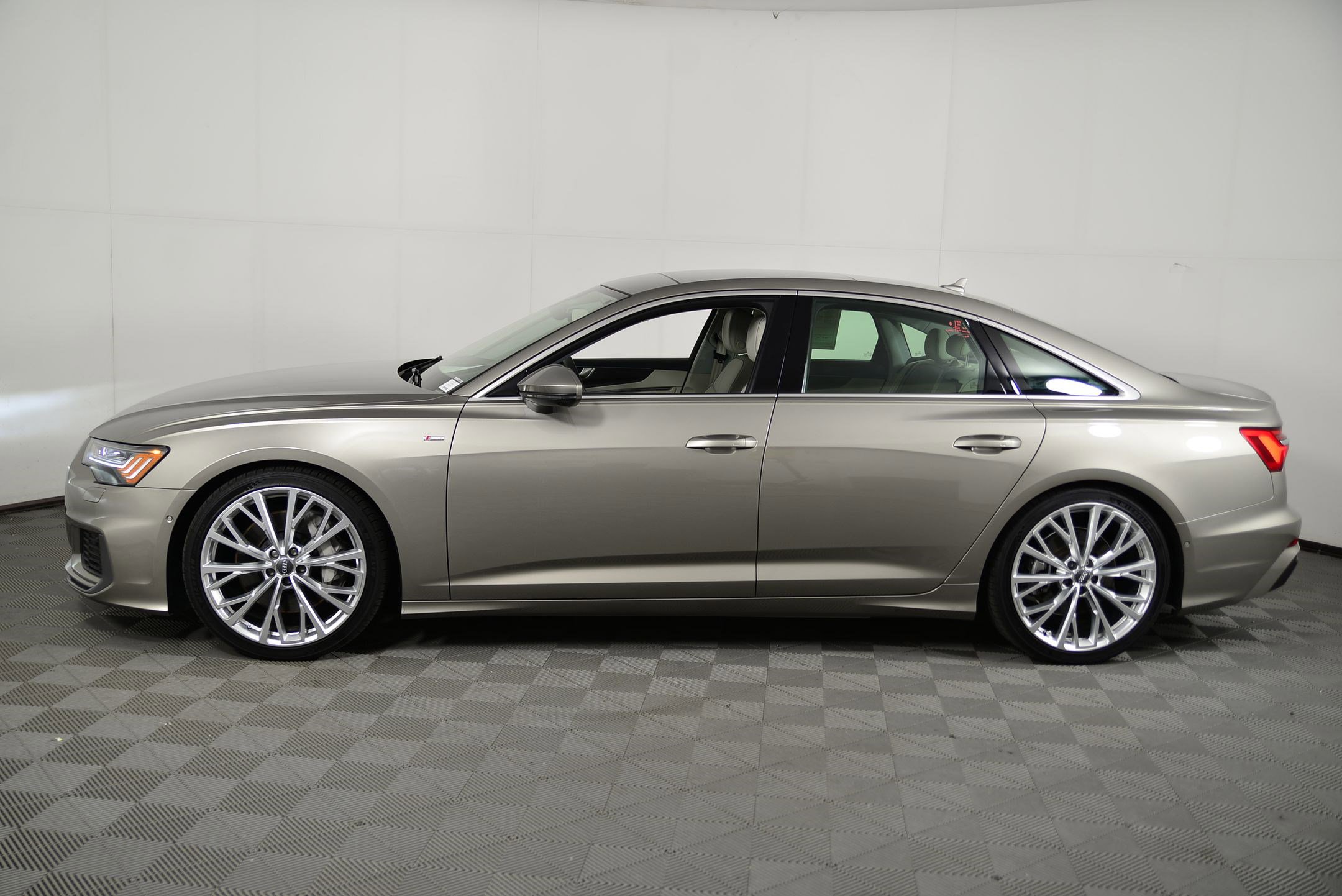 2019 Audi A6 Quattro Prestige photo 2