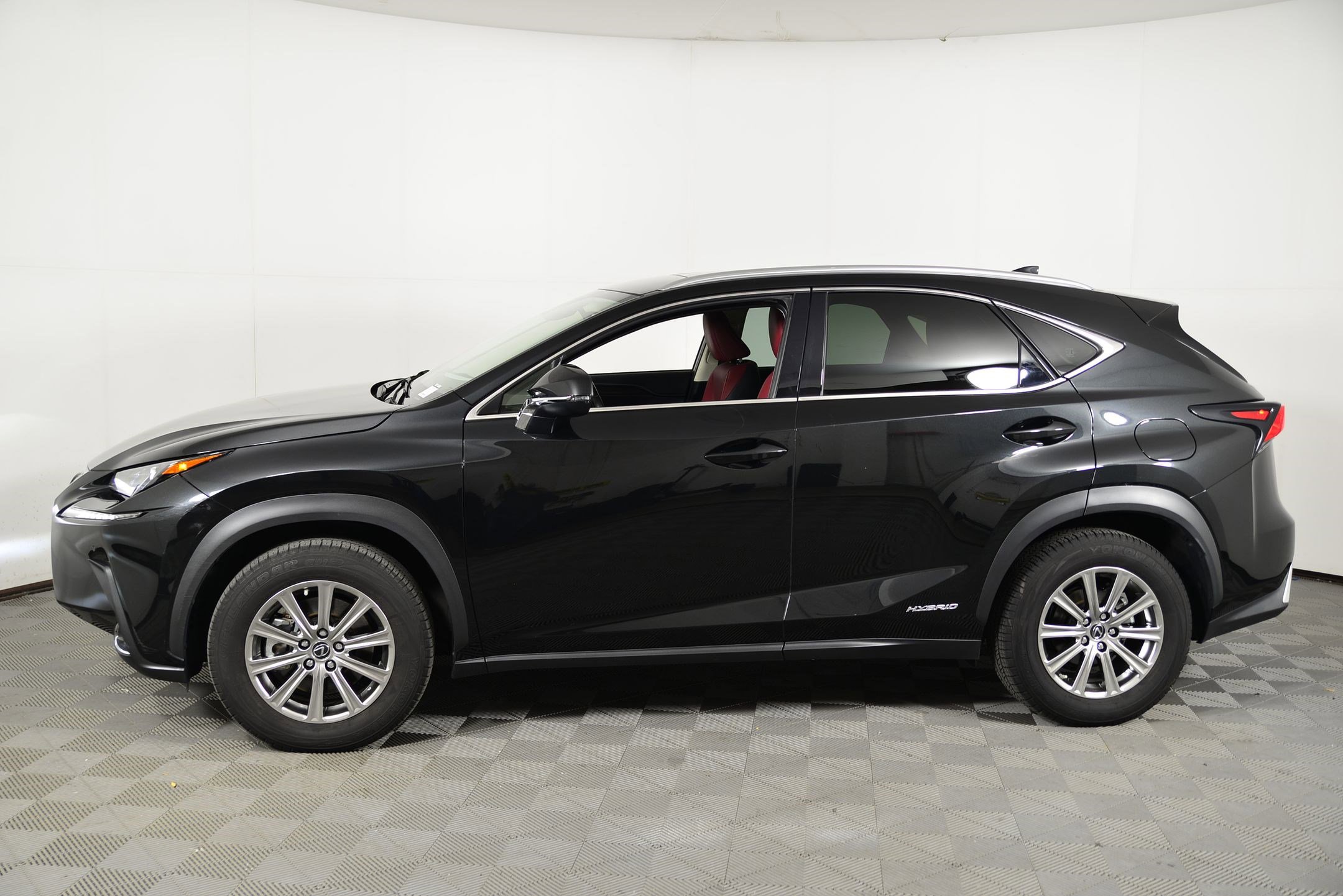 2021 Lexus NX 300h photo 2