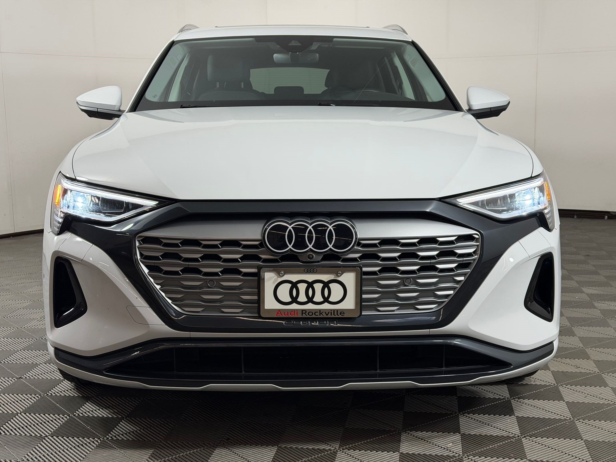 Q8 E-tron Premium Plus SUV
