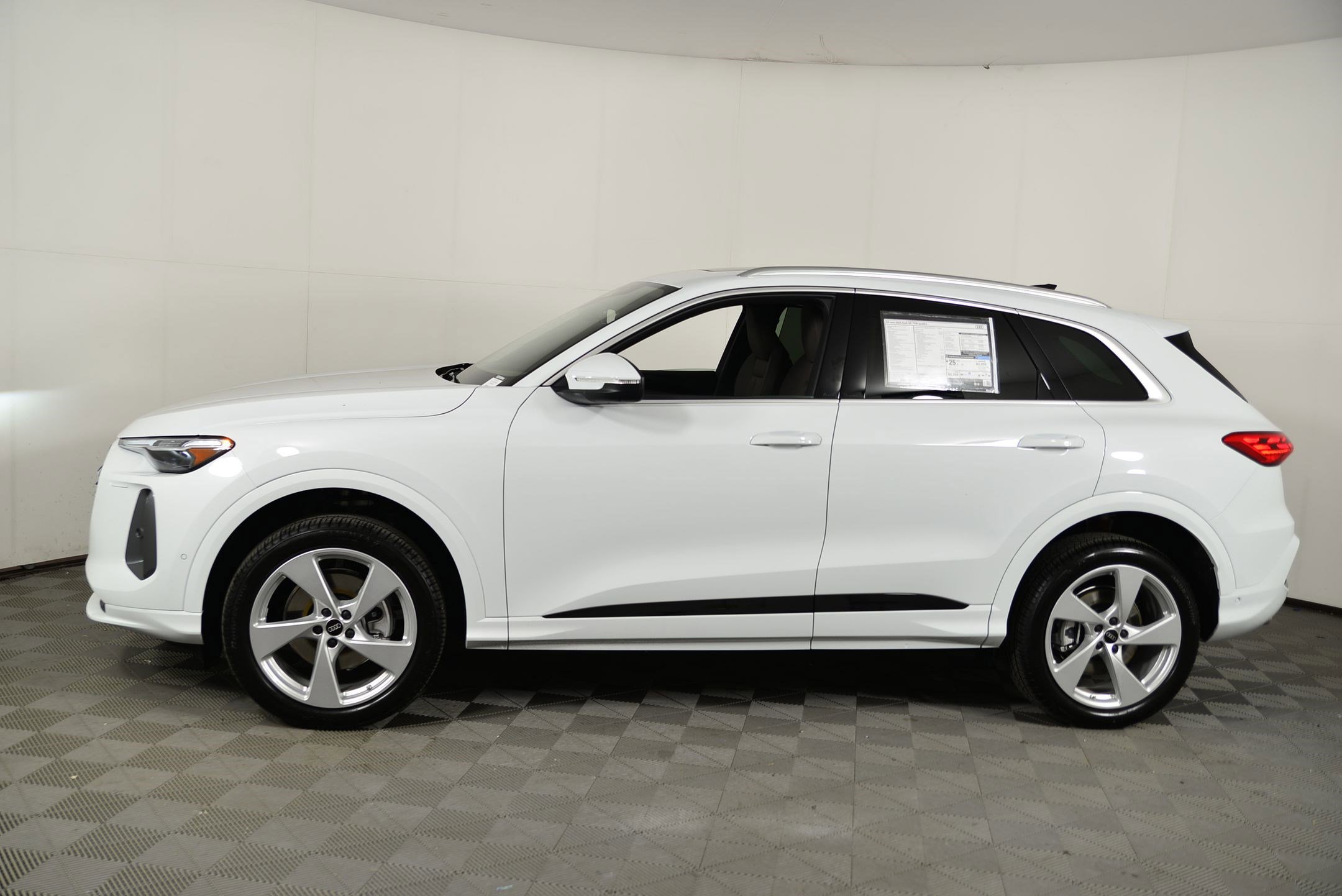 2025 Audi Q5 Premium Plus photo 2