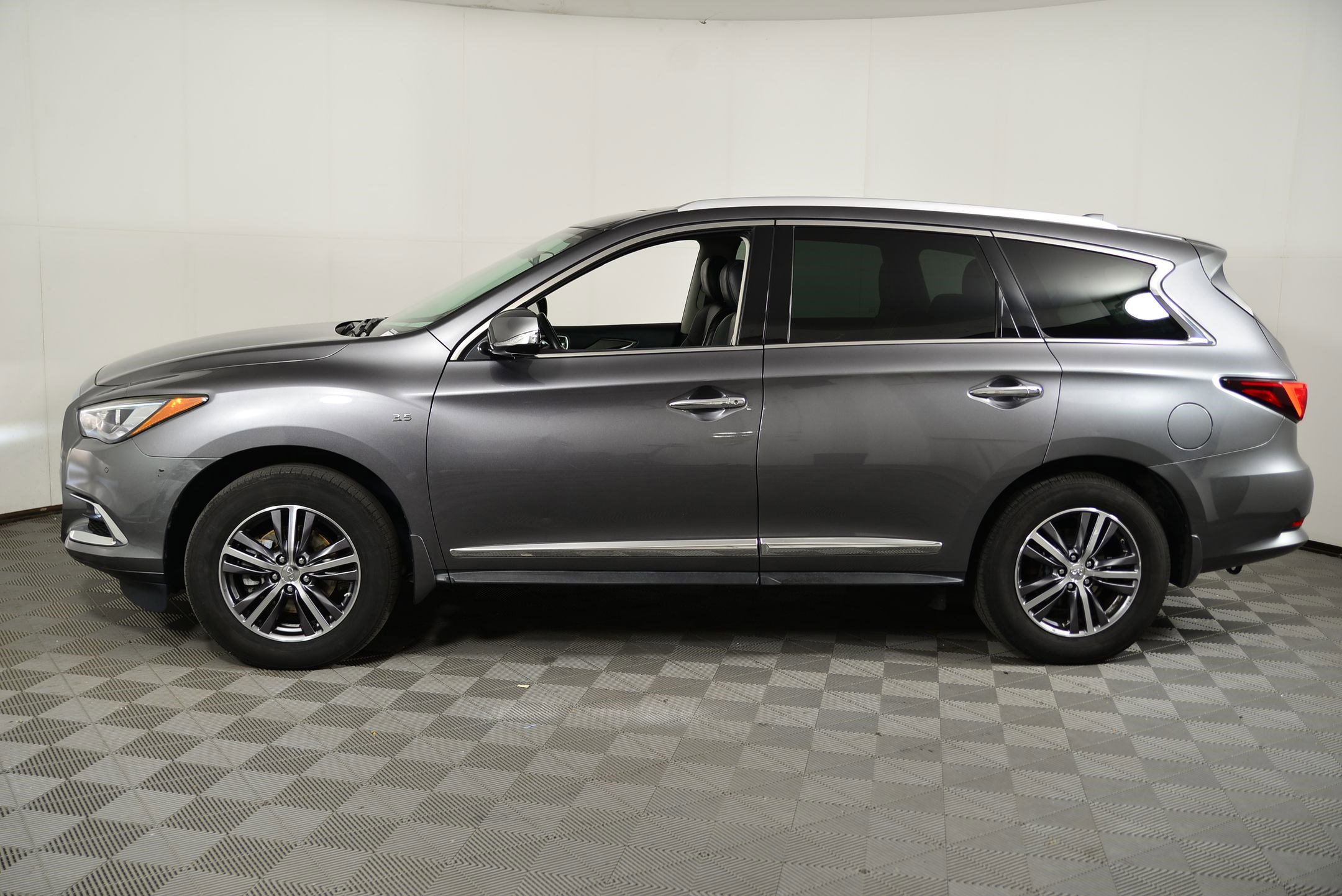 2017 Infiniti QX60 photo 2