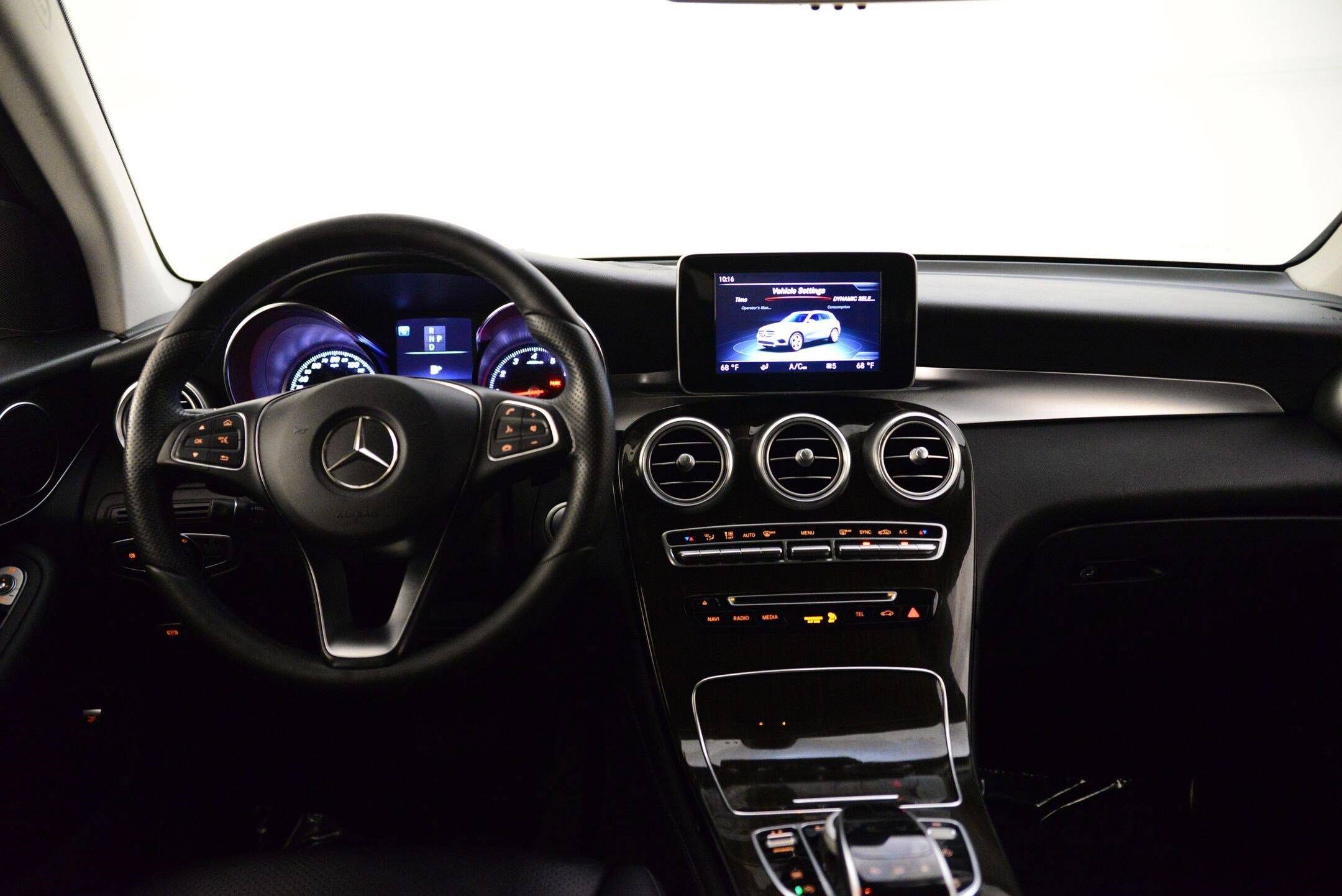 2016 Mercedes Benz GLC 300 photo 3