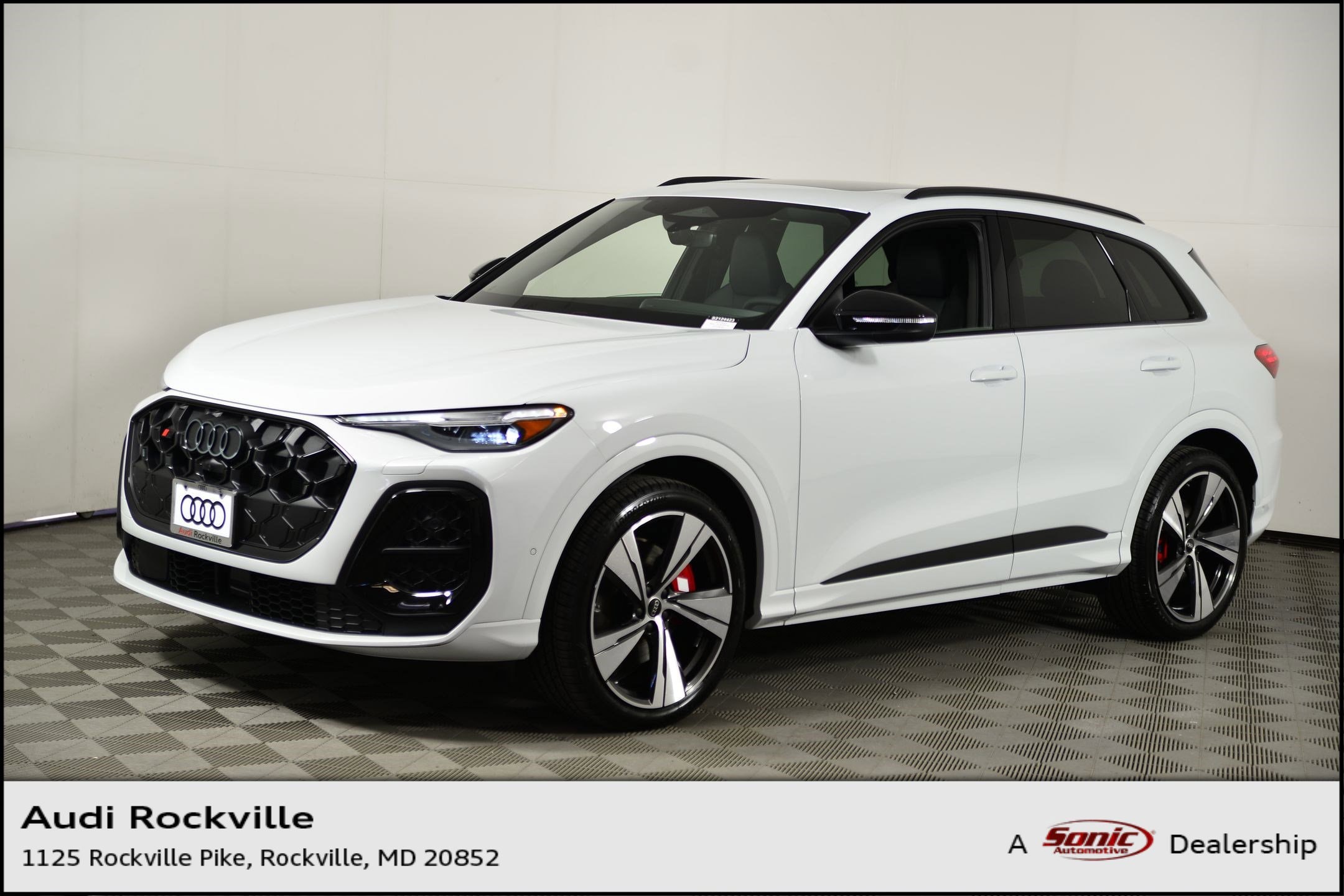 2025 Audi New SQ5 Premium Plus's photo