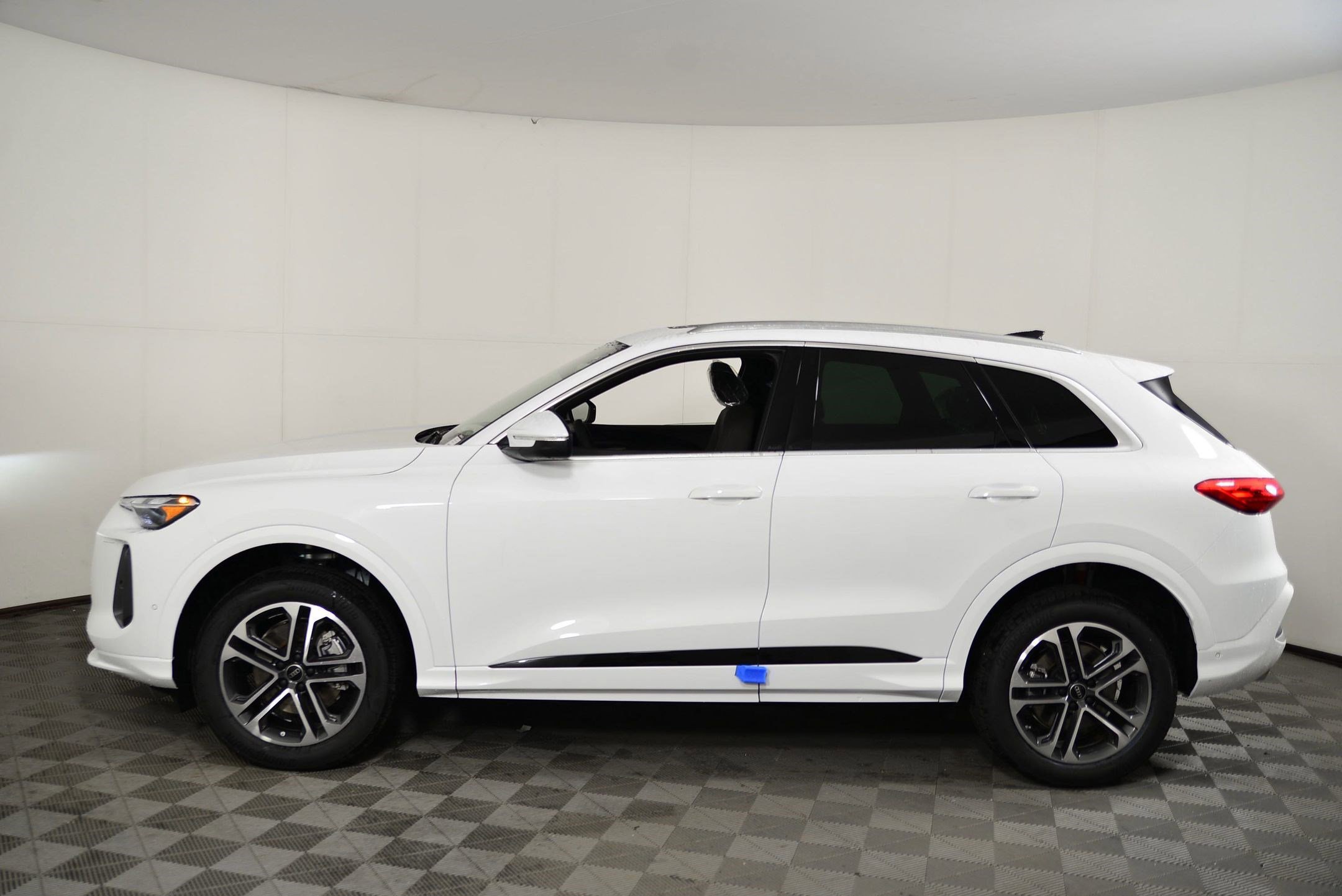 2025 Audi Q5 Premium photo 2