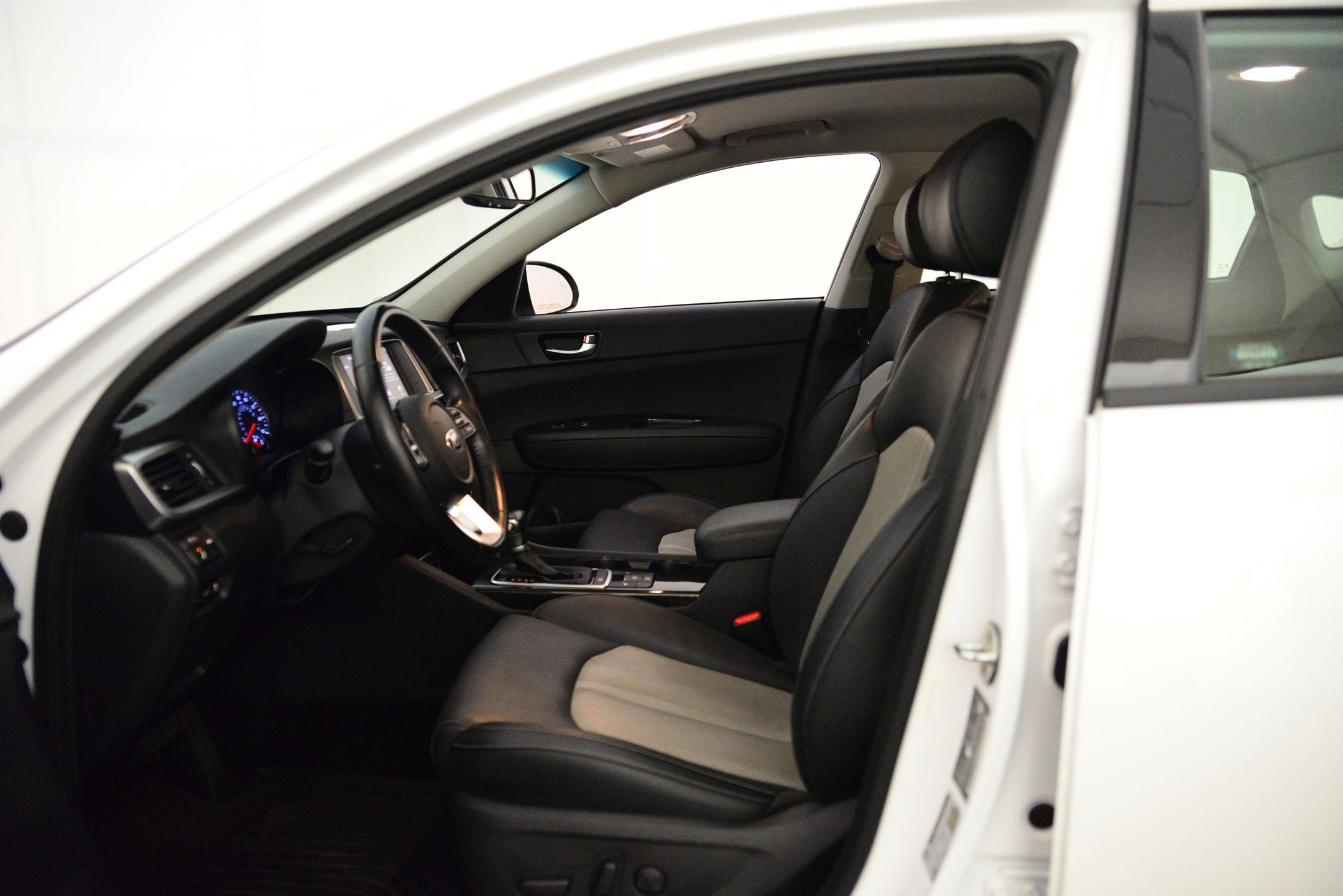 2019 Kia Optima EX photo 4