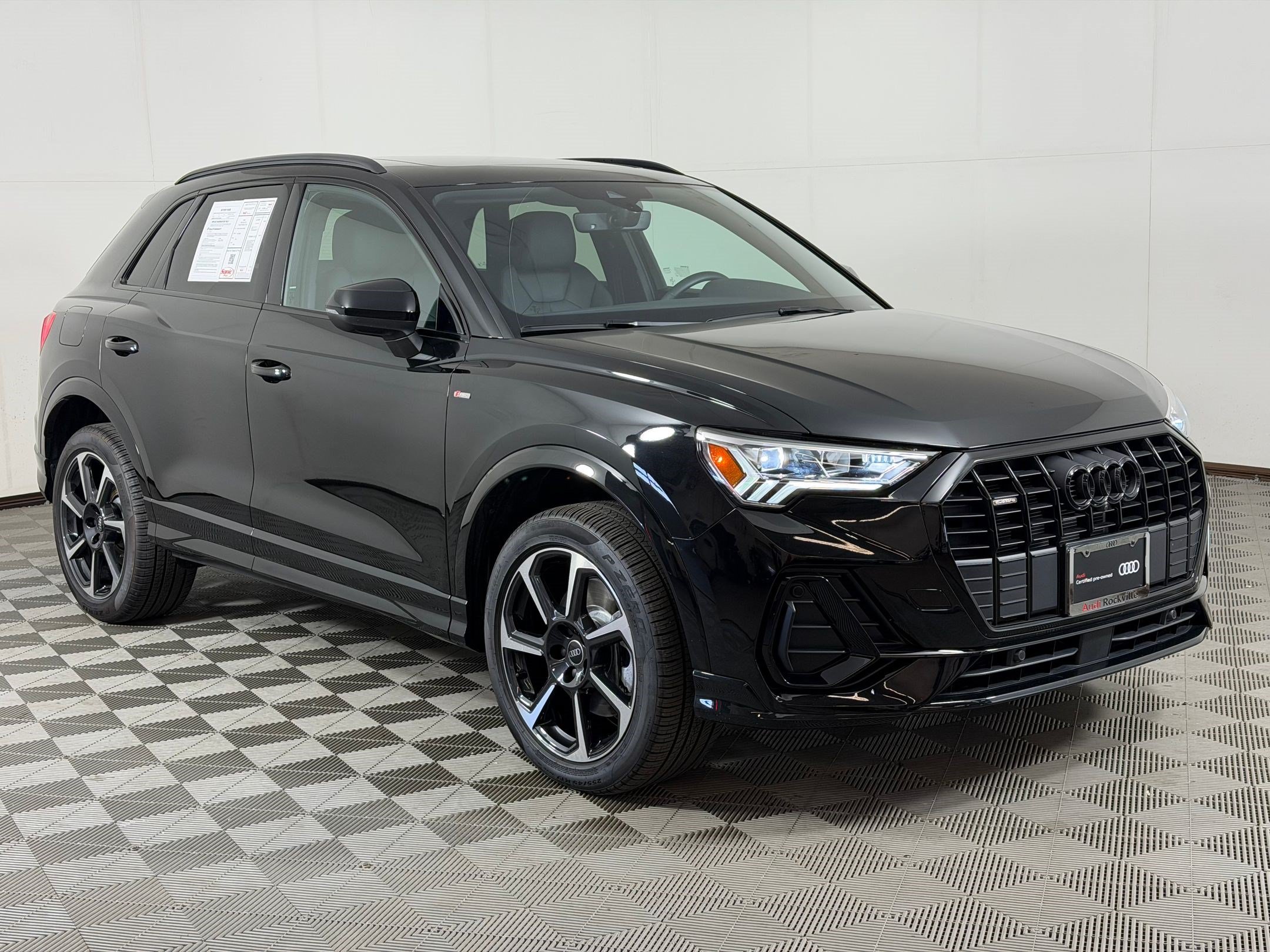 Q3 S Line Premium Plus SUV
