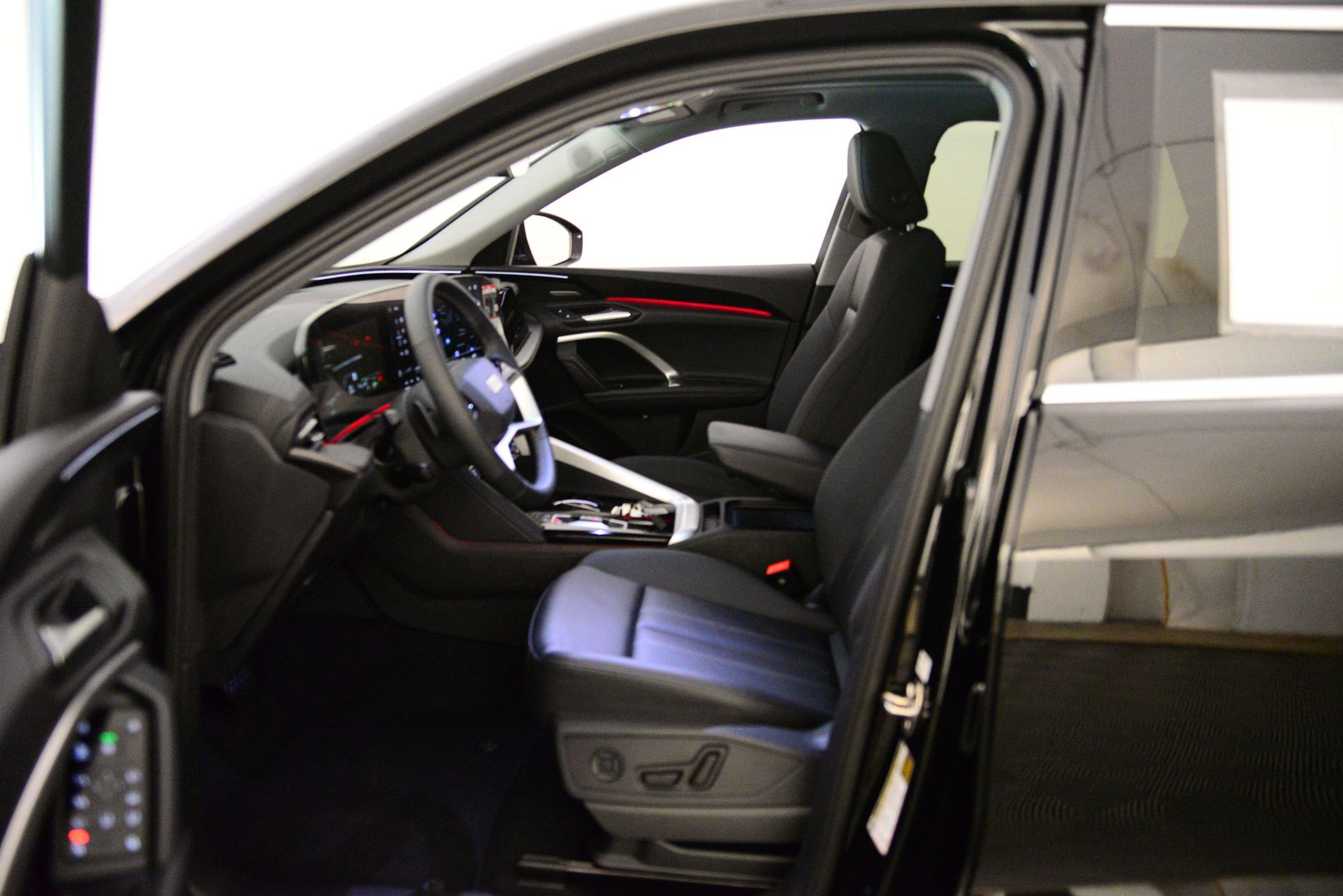 2025 Audi Q5 2.0T Premium Plus photo 4