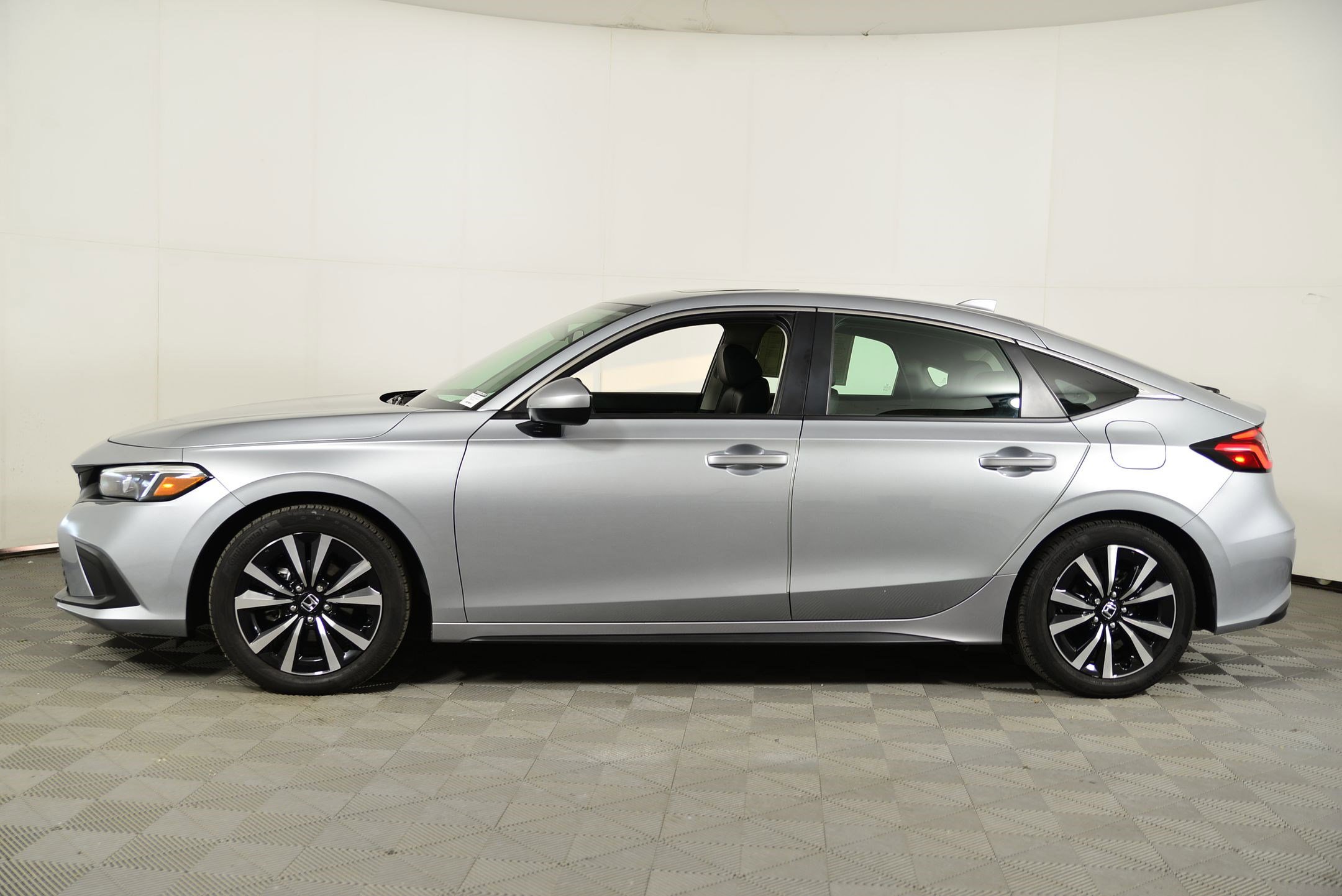 2023 Honda Civic EX-L Hatchback photo 2