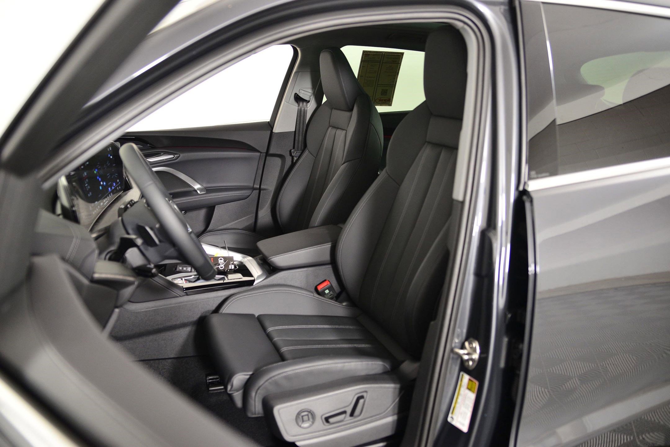 2025 Audi Q5 2.0T Premium Plus photo 4