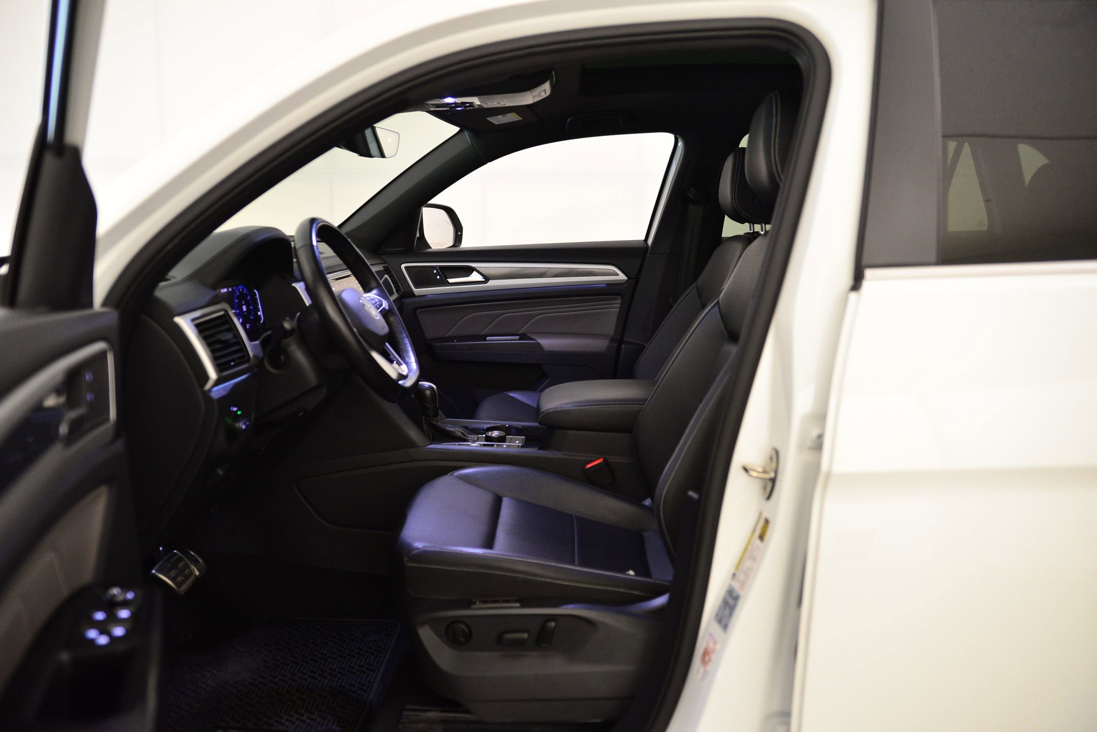 2021 Volkswagen Atlas Cross Sport V6 SEL photo 4