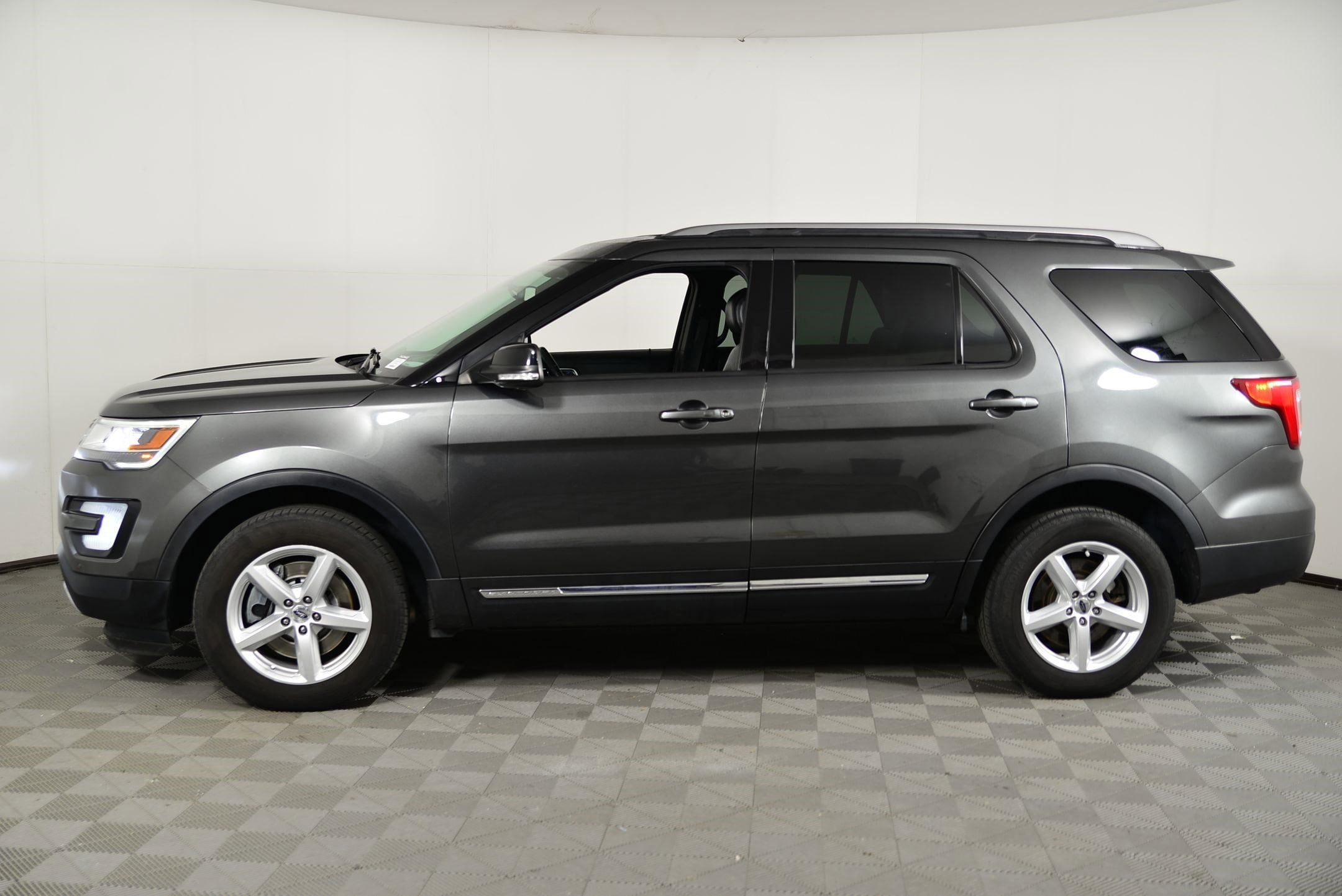 Used 2017 Ford Explorer XLT with VIN 1FM5K8D80HGD94452 for sale in Rockville, MD