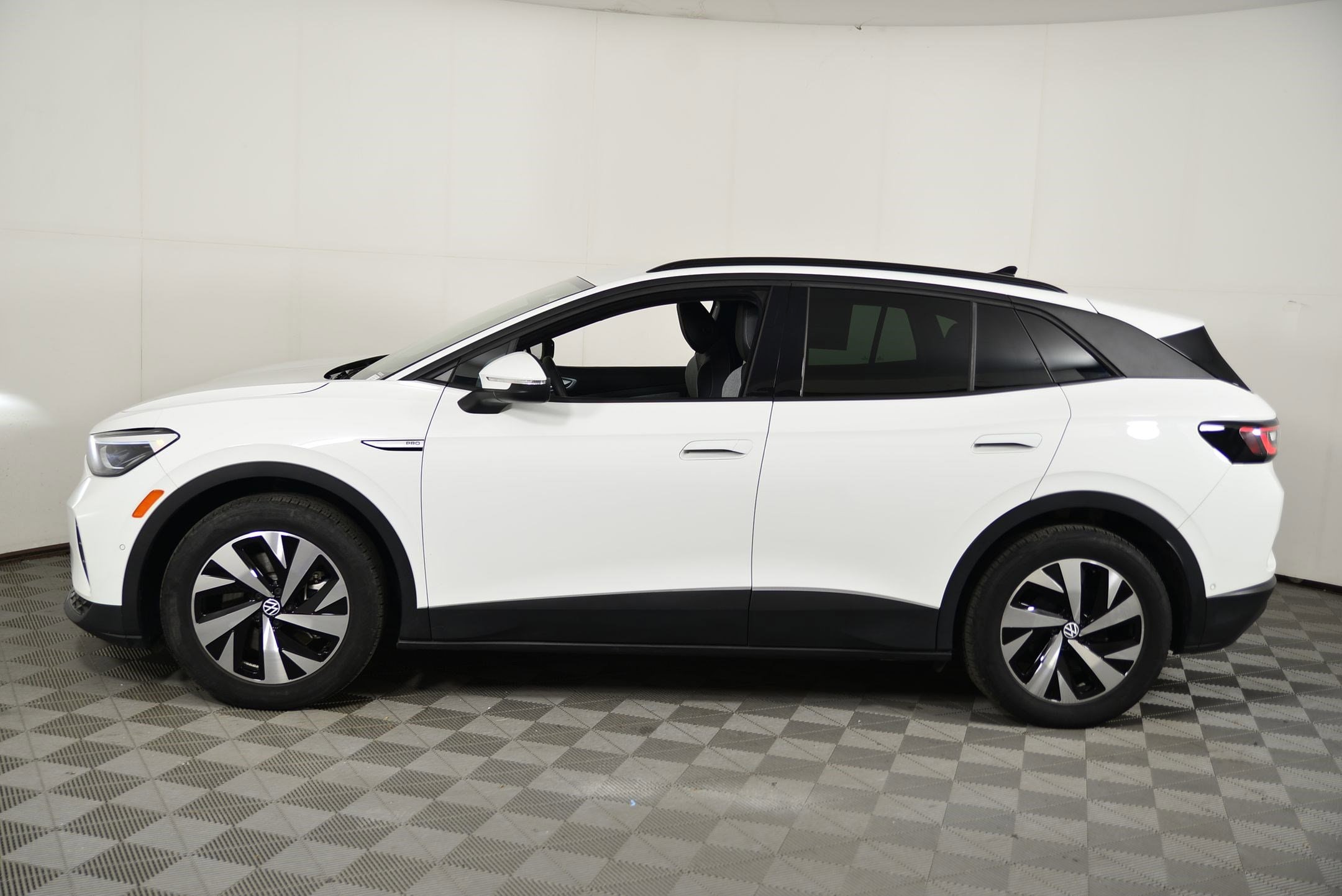 Used 2024 Volkswagen ID.4 PRO with VIN 1V2CRPE81RC002912 for sale in Rockville, MD