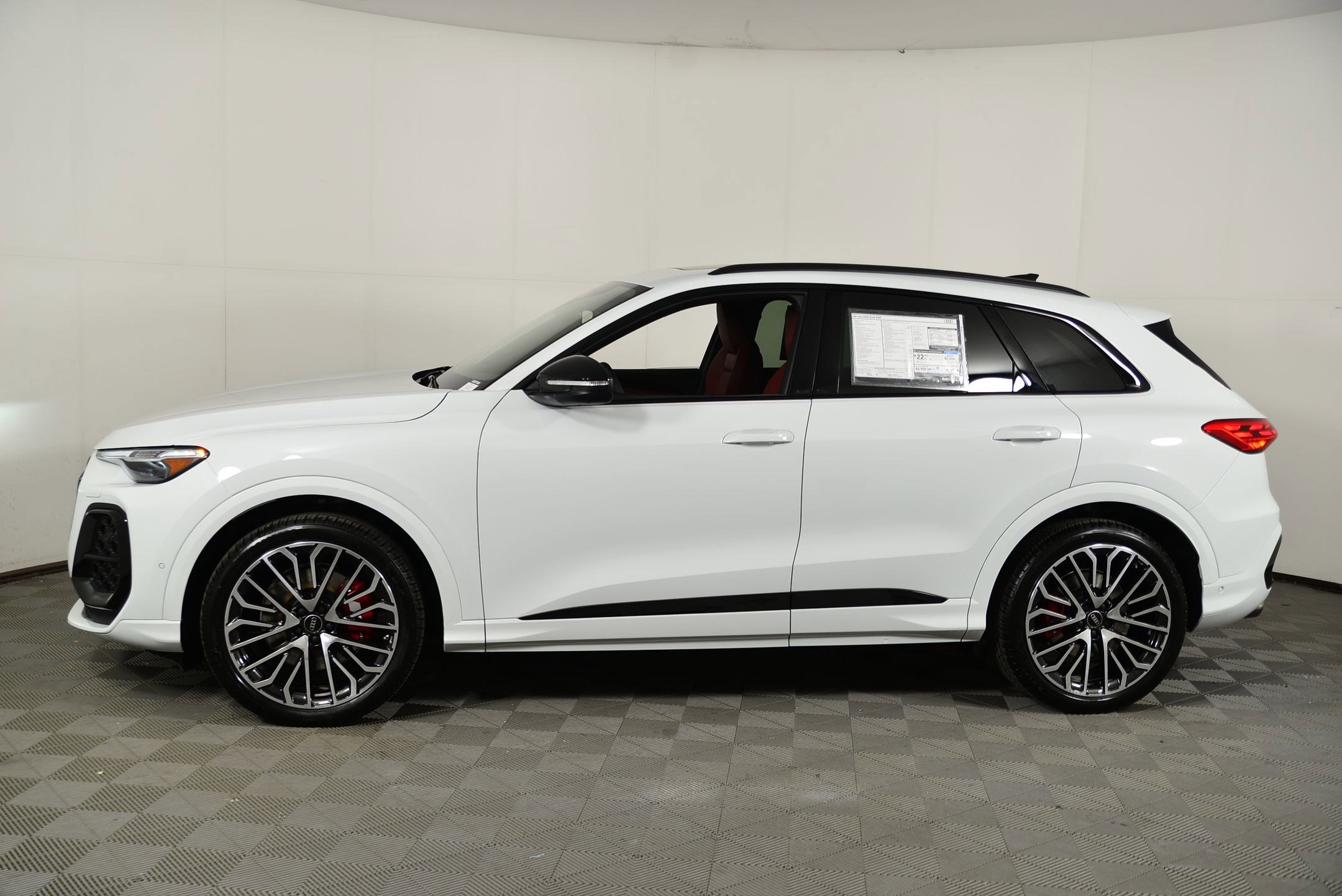 2025 Audi SQ5 Premium Plus photo 2