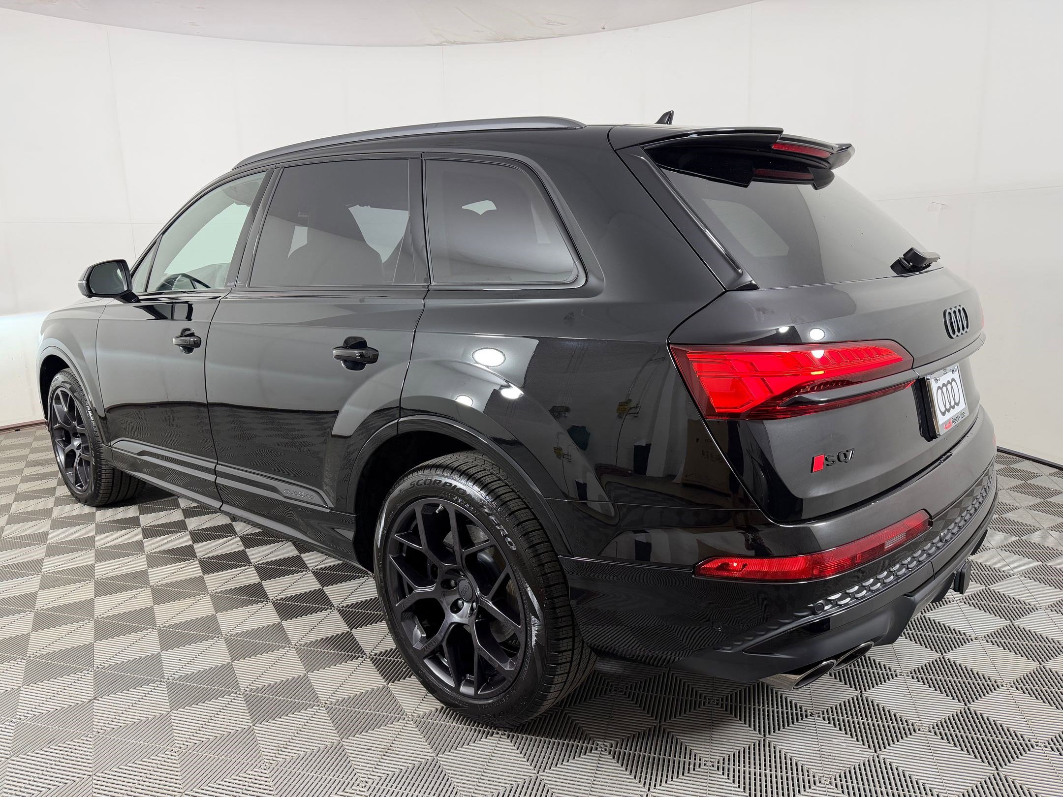 SQ7 Premium Plus SUV