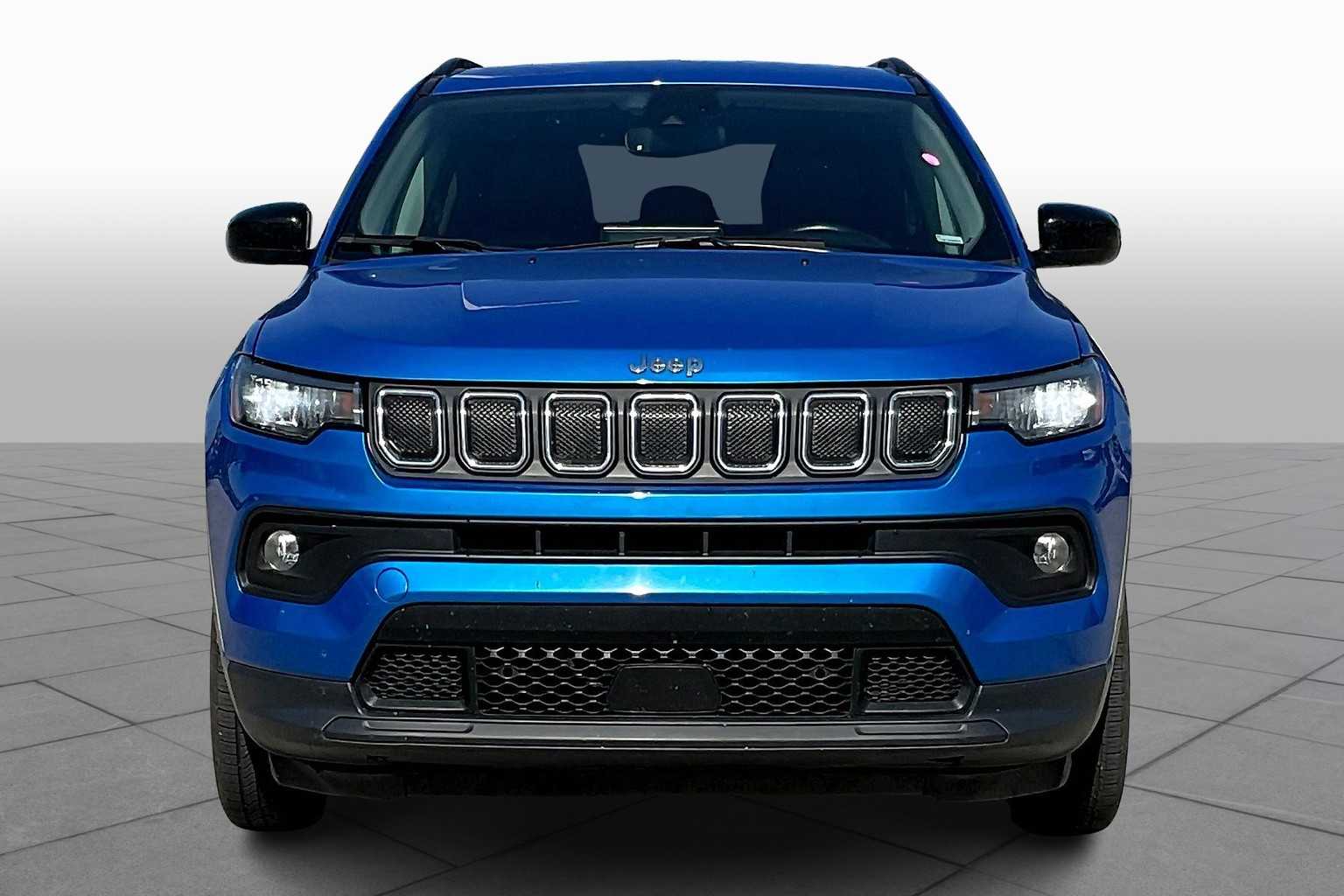 2022 Jeep Compass Latitude photo 3