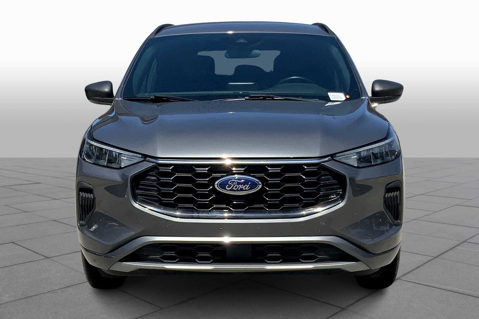 2024 Ford Escape ST-Line photo 2