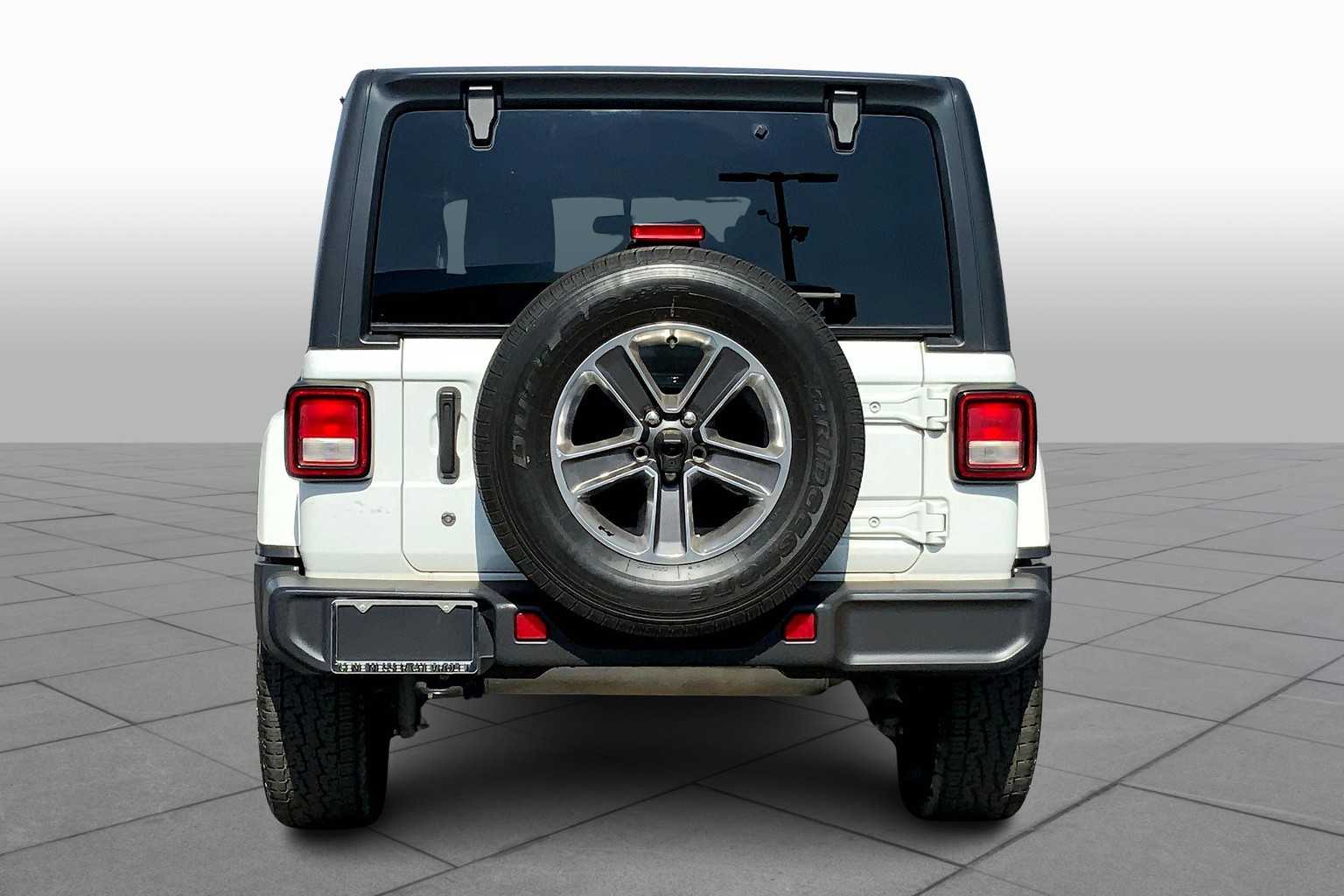 2020 Jeep Wrangler Unlimited Sahara photo 3