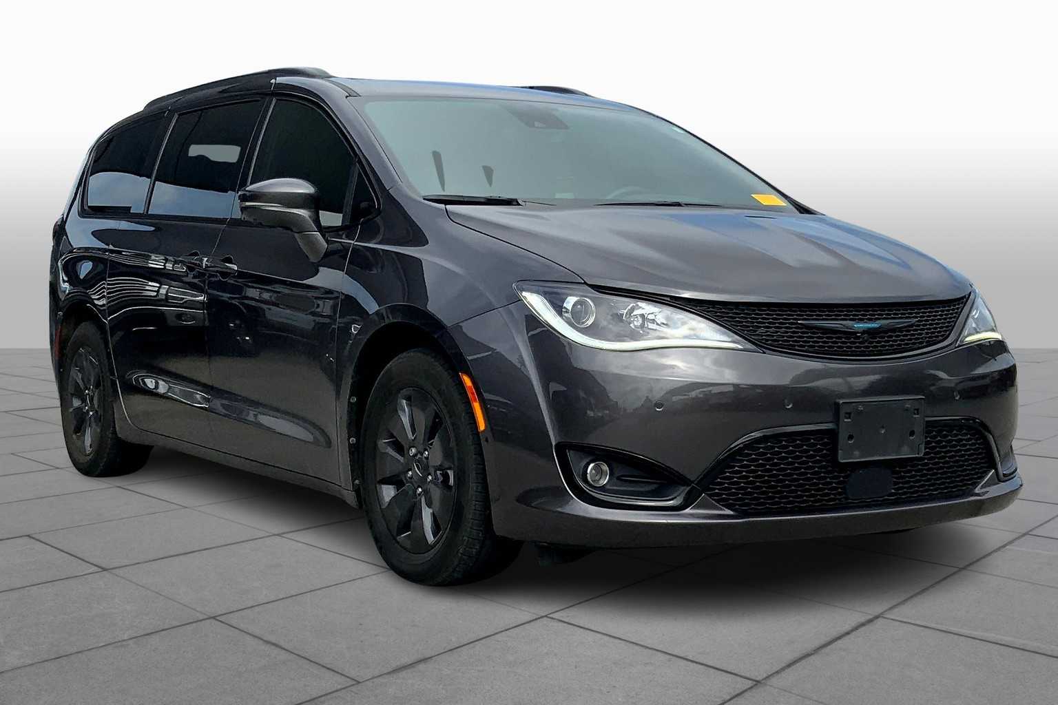 2020 Chrysler Pacifica Hybrid Limited photo 2