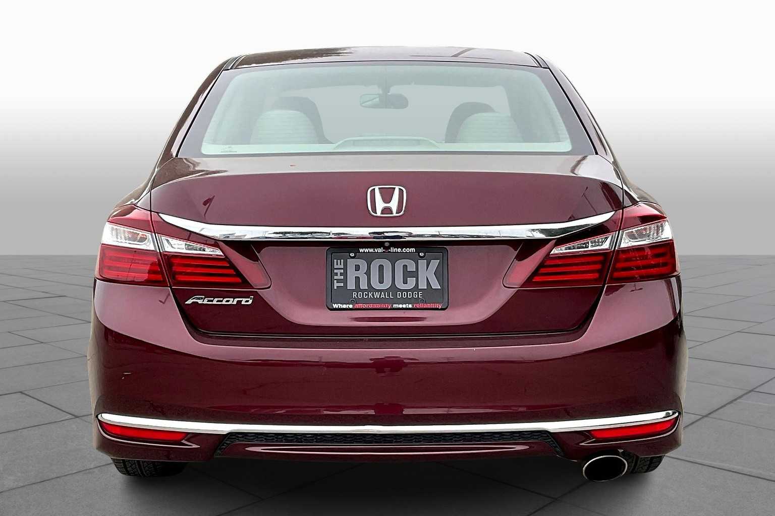 2017 Honda Accord LX photo 4