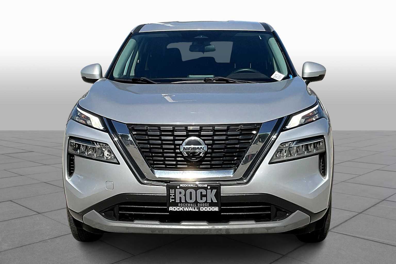 2021 Nissan Rogue SV photo 3