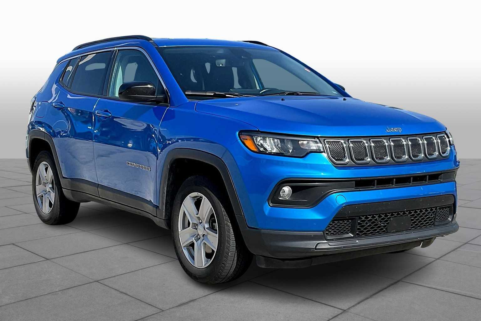 2022 Jeep Compass Latitude photo 2