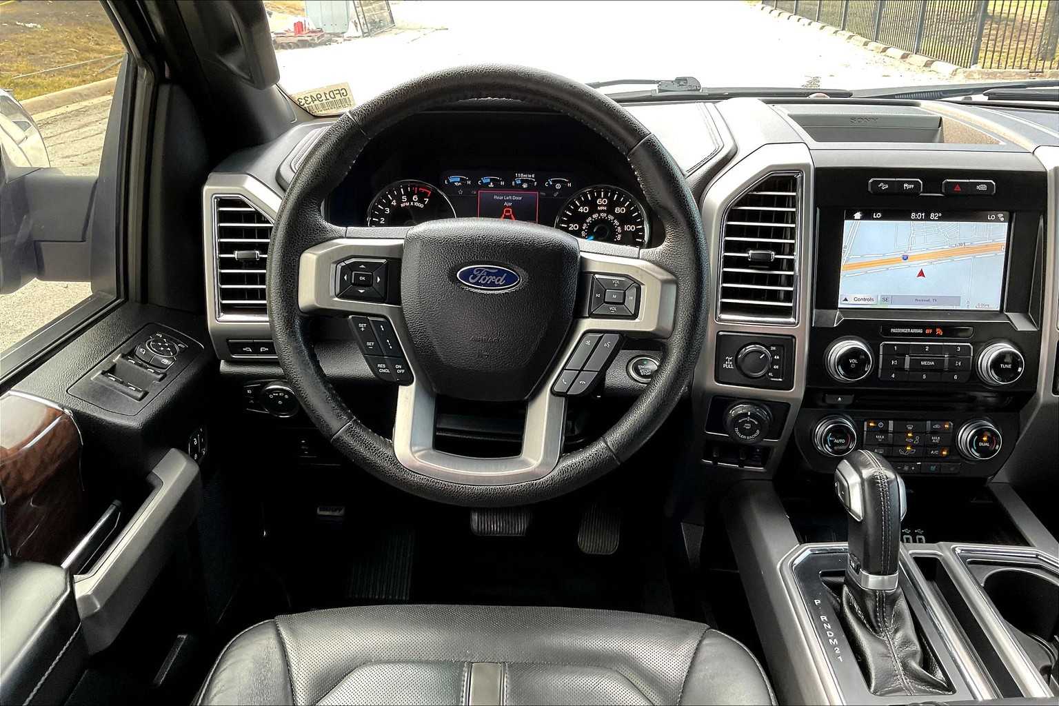 2016 Ford F-150 Platinum photo 4