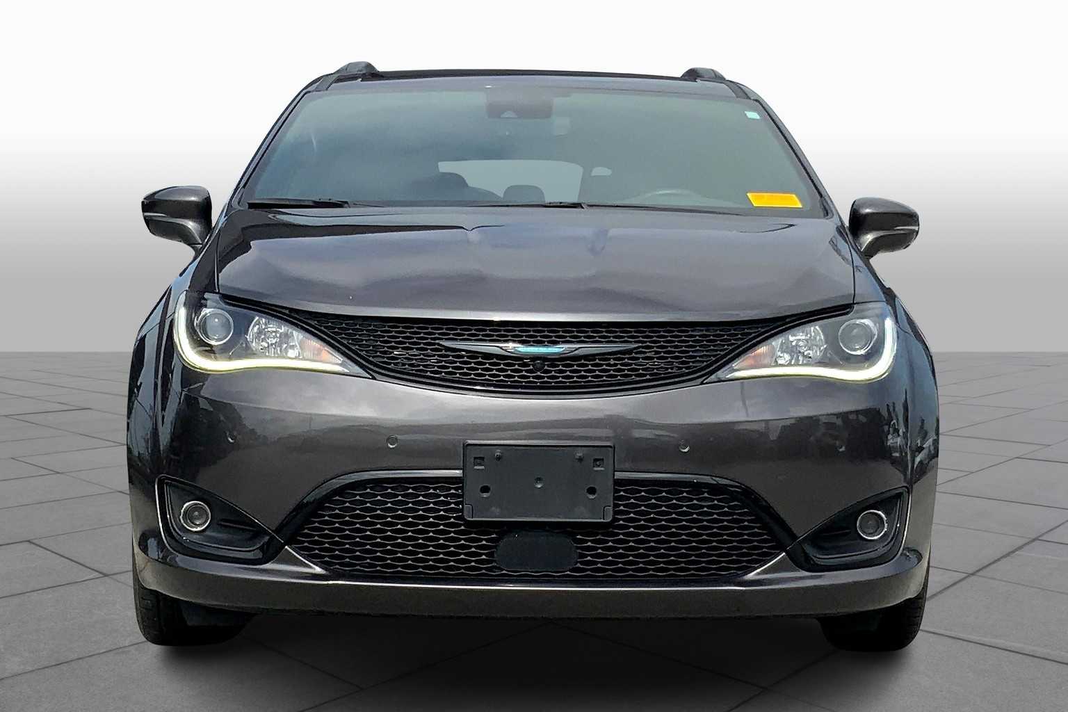 2020 Chrysler Pacifica Hybrid Limited photo 3