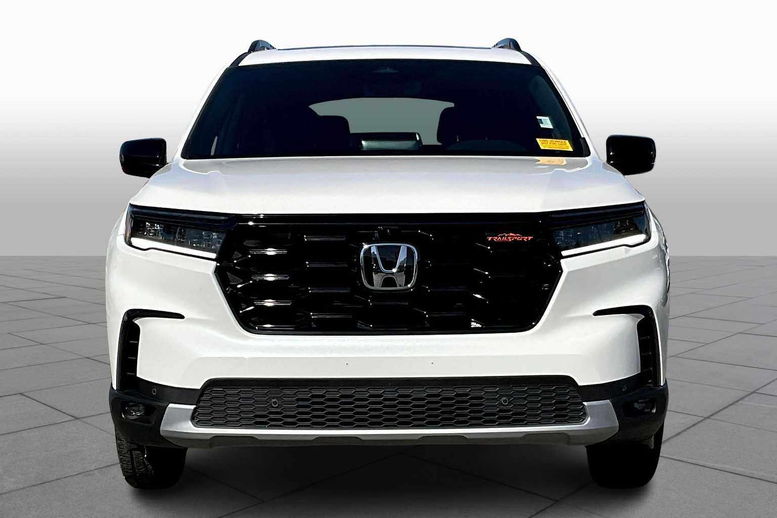 2025 Honda Pilot TrailSport photo 3