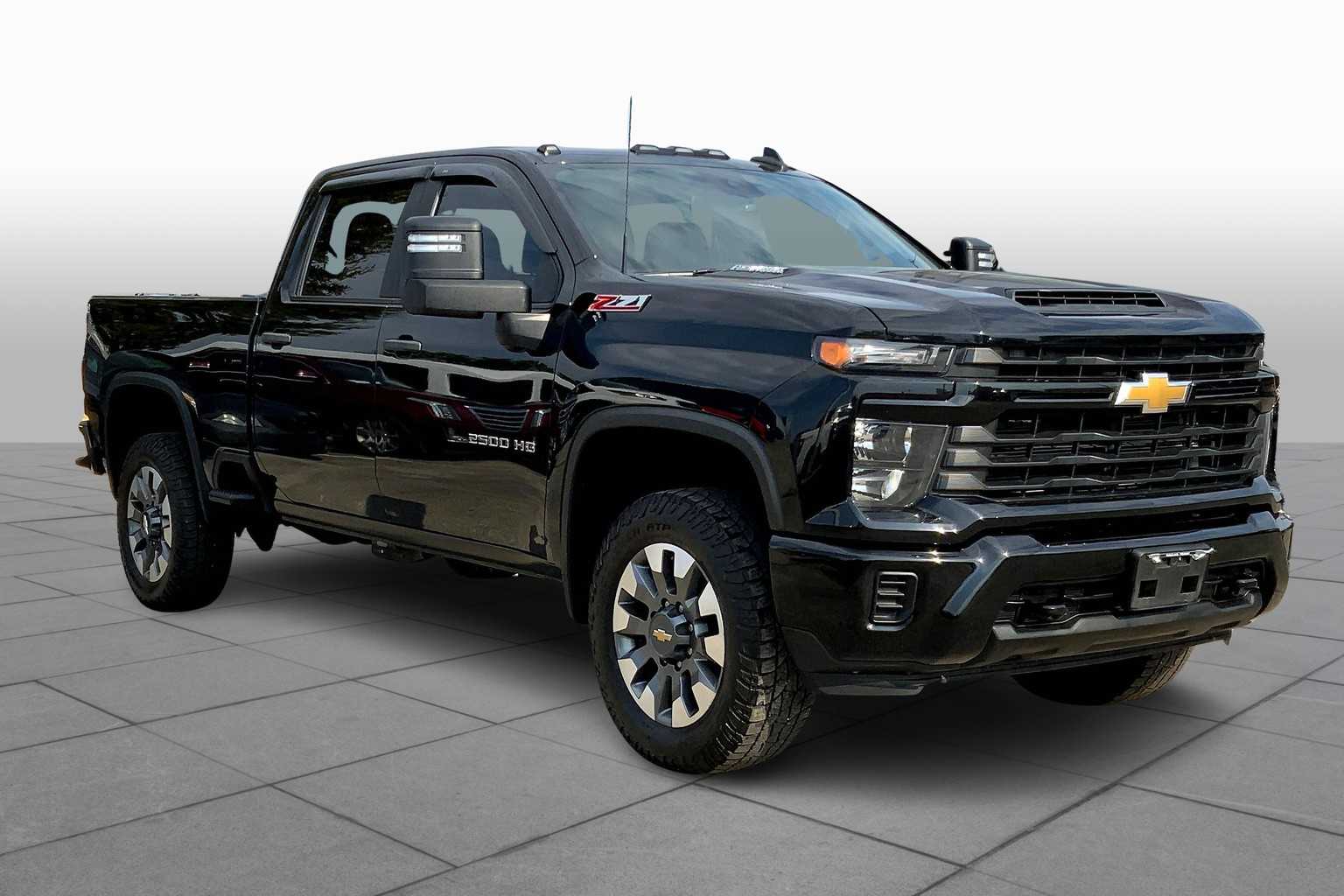 2024 Chevrolet Silverado 2500HD Custom photo 2