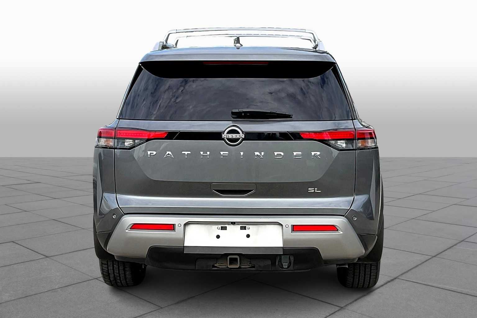 2022 Nissan Pathfinder SL photo 3