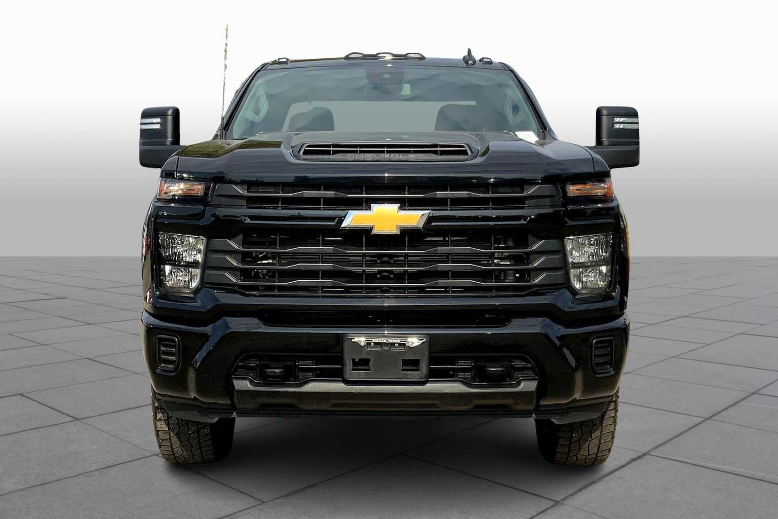 2024 Chevrolet Silverado 2500HD Custom photo 4