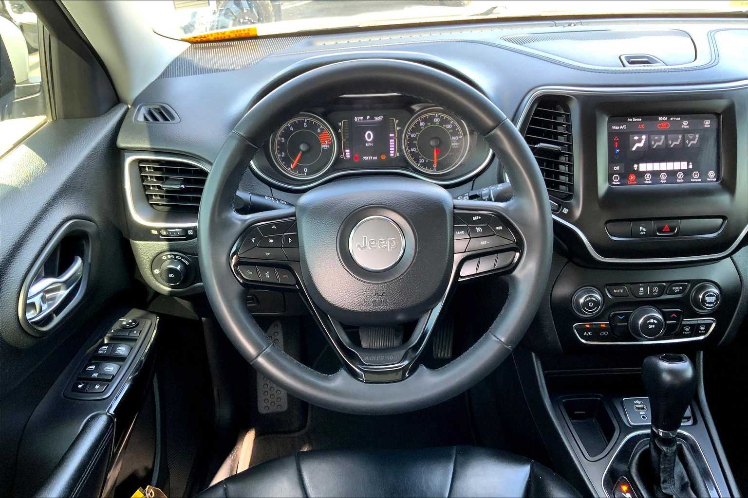 2020 Jeep Cherokee Latitude photo 2