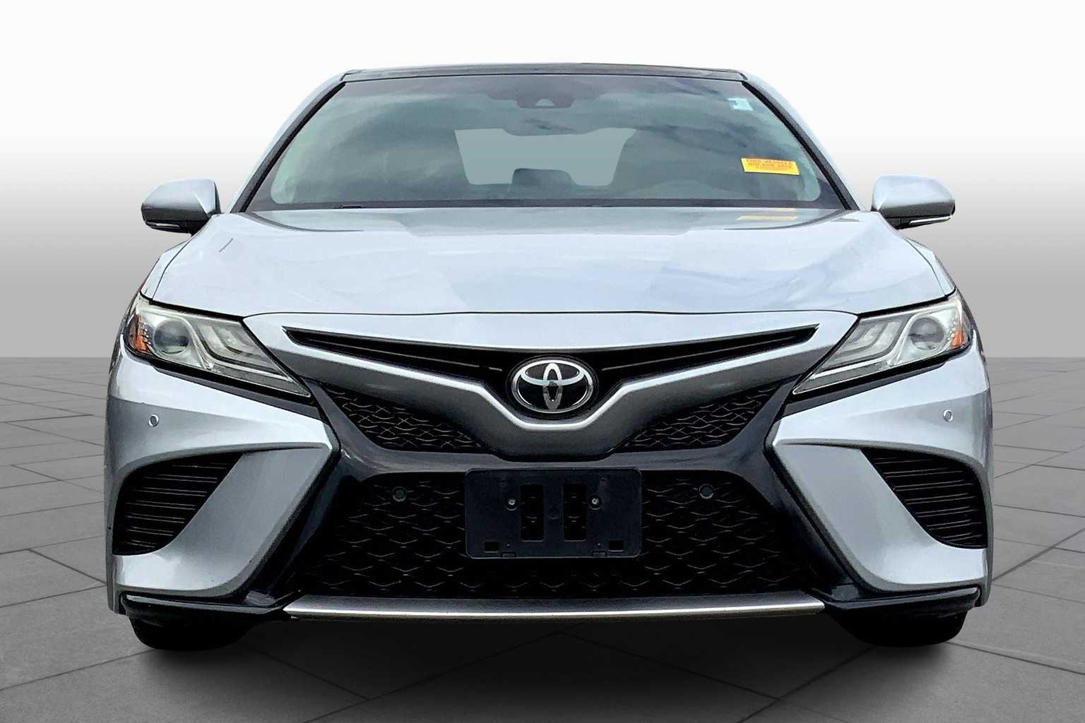 2018 Toyota Camry XSE V6 photo 2