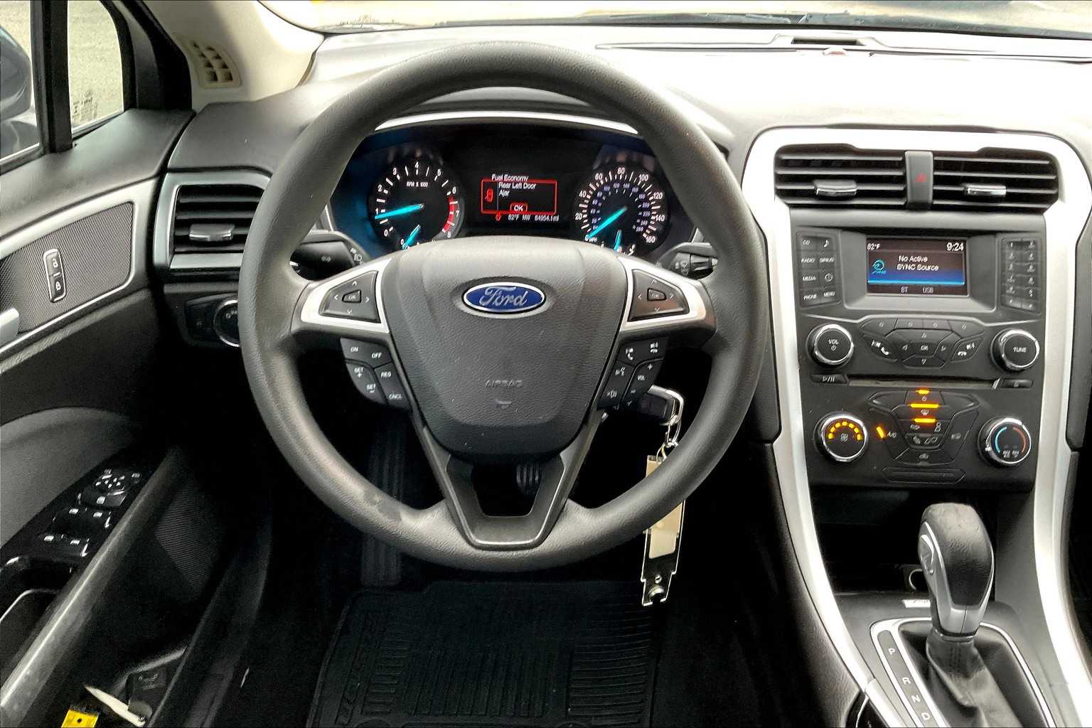 2016 Ford Fusion SE photo 4