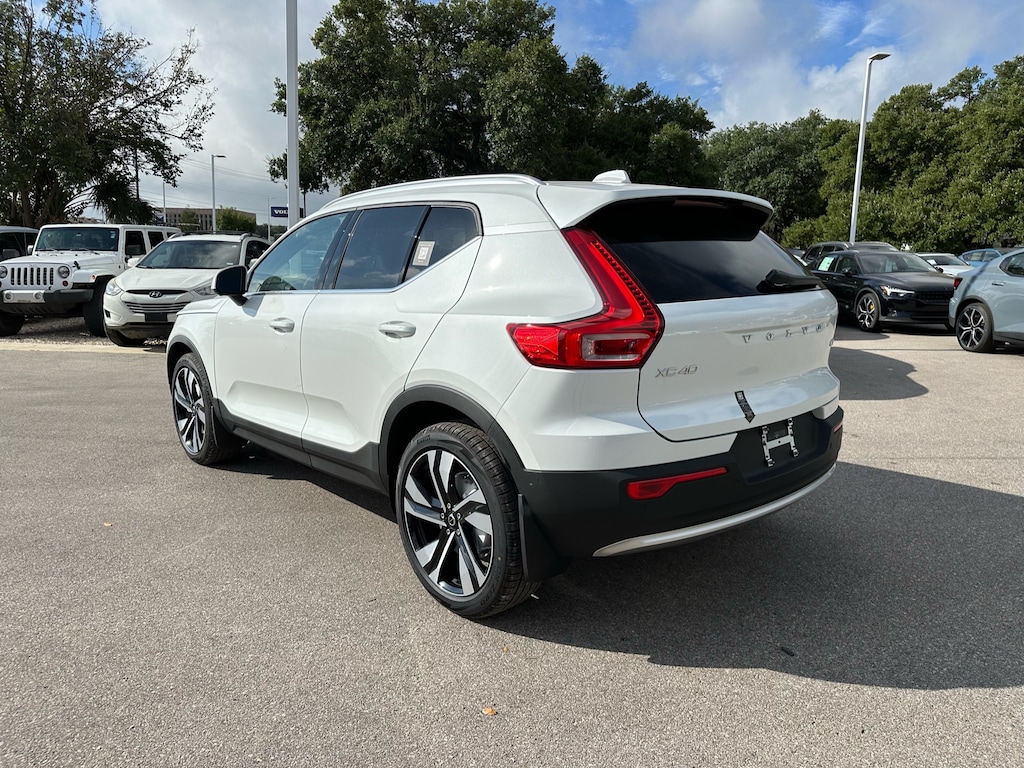 New 2024 Volvo XC40 SUV B5 Plus Bright Crystal White in Austin TX