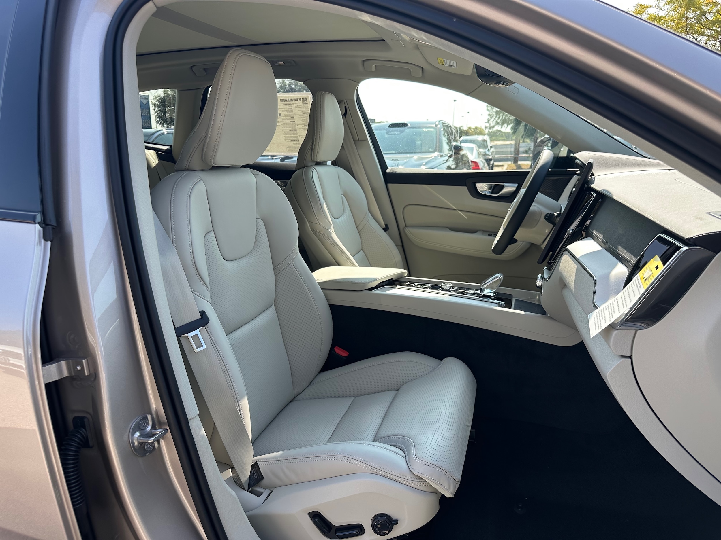 2026 Volvo XC60 Ultra - Photo 8