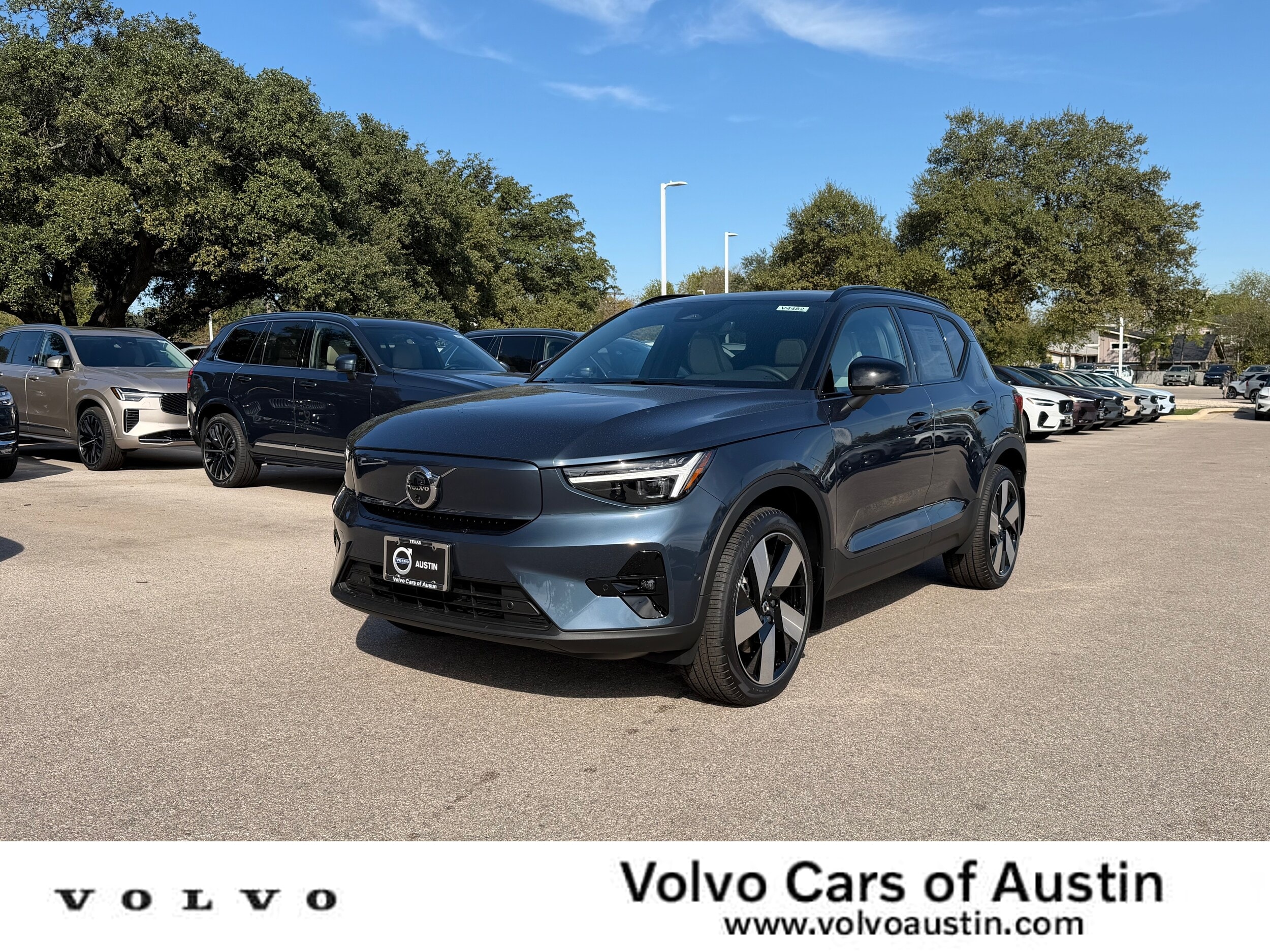 2026 Volvo EX40 Plus's photo