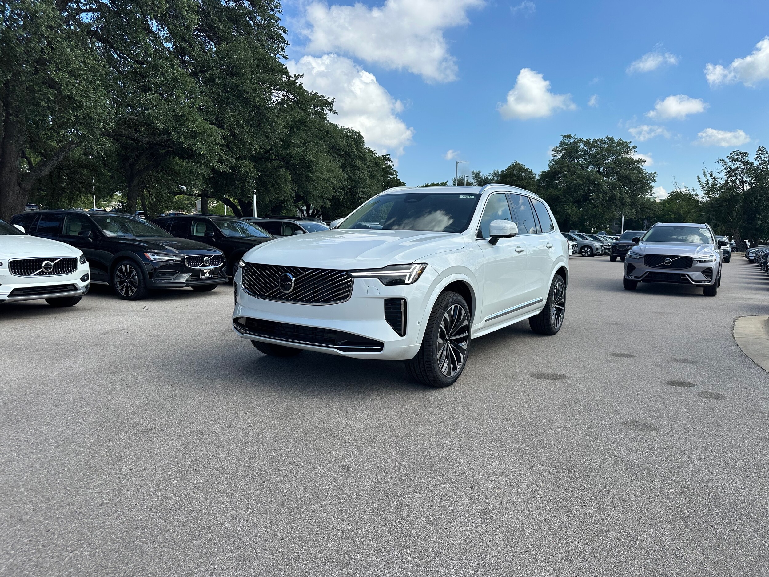 2026 Volvo XC90 B5 Plus photo 2