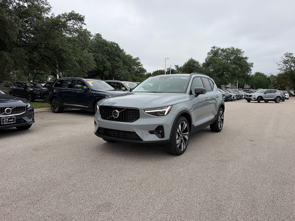 New 2026 Volvo XC40 B5 Ultra SUV