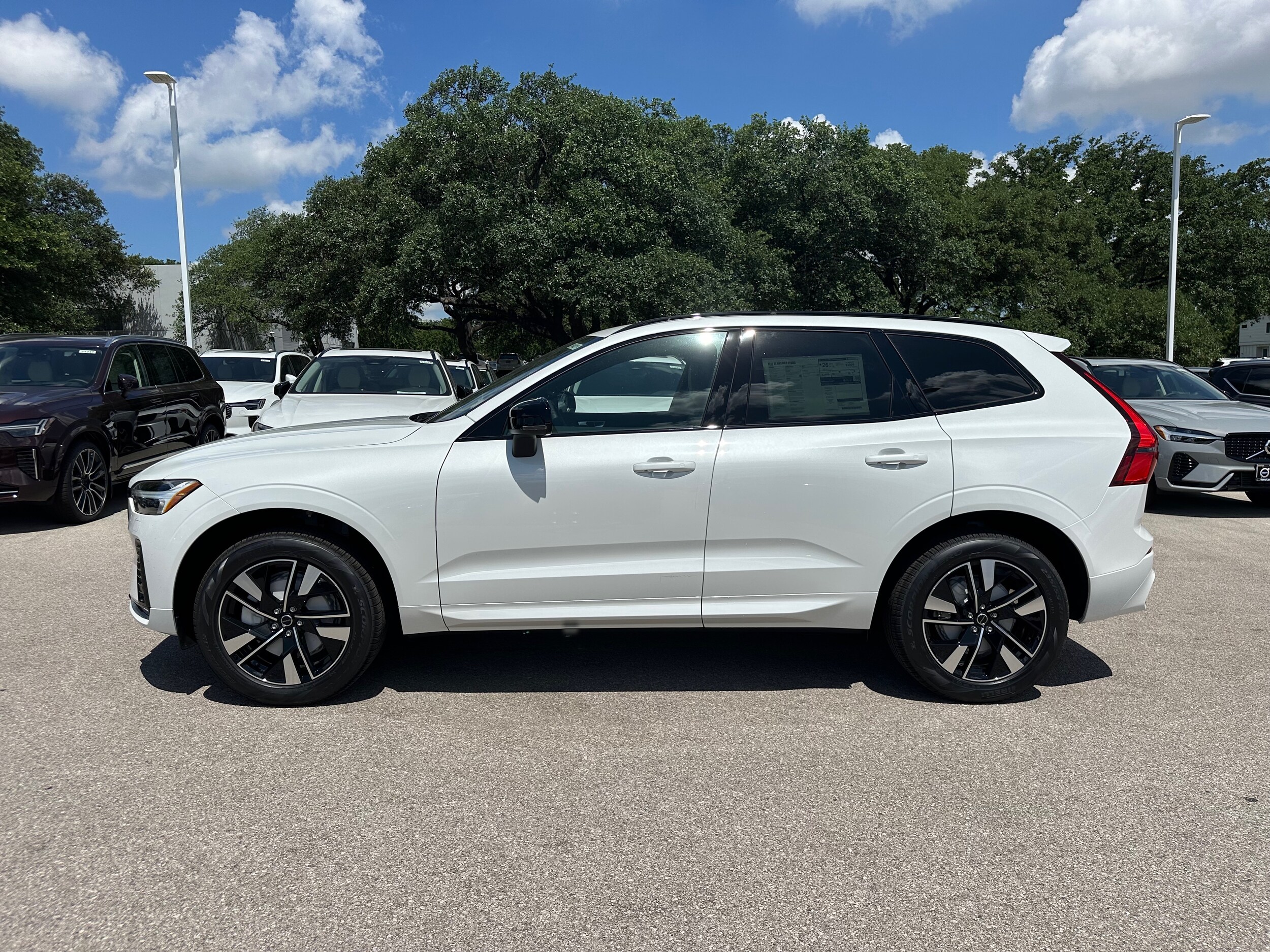 2026 Volvo XC60 B5 Core photo 3