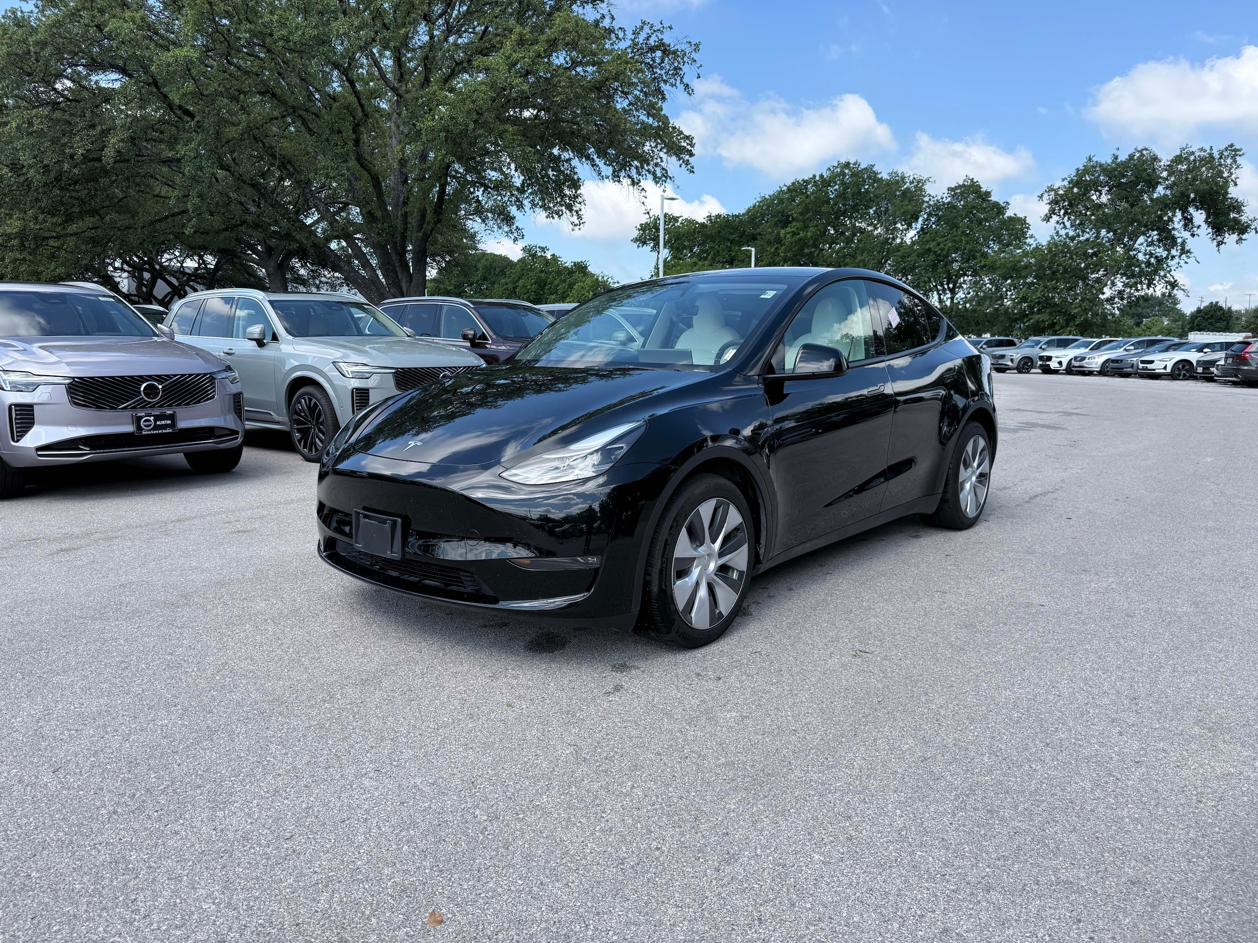 Used 2024 Tesla Model Y Long Range with VIN 7SAYGDEE3RA277377 for sale in Austin, TX