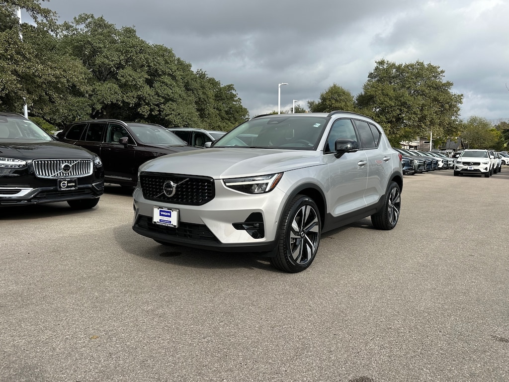 Certified 2025 Volvo XC40 B5 Plus Dark Theme SUV