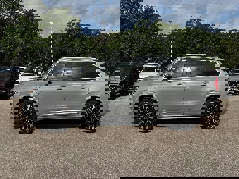 2025 Volvo XC90 Core T8 photo 3