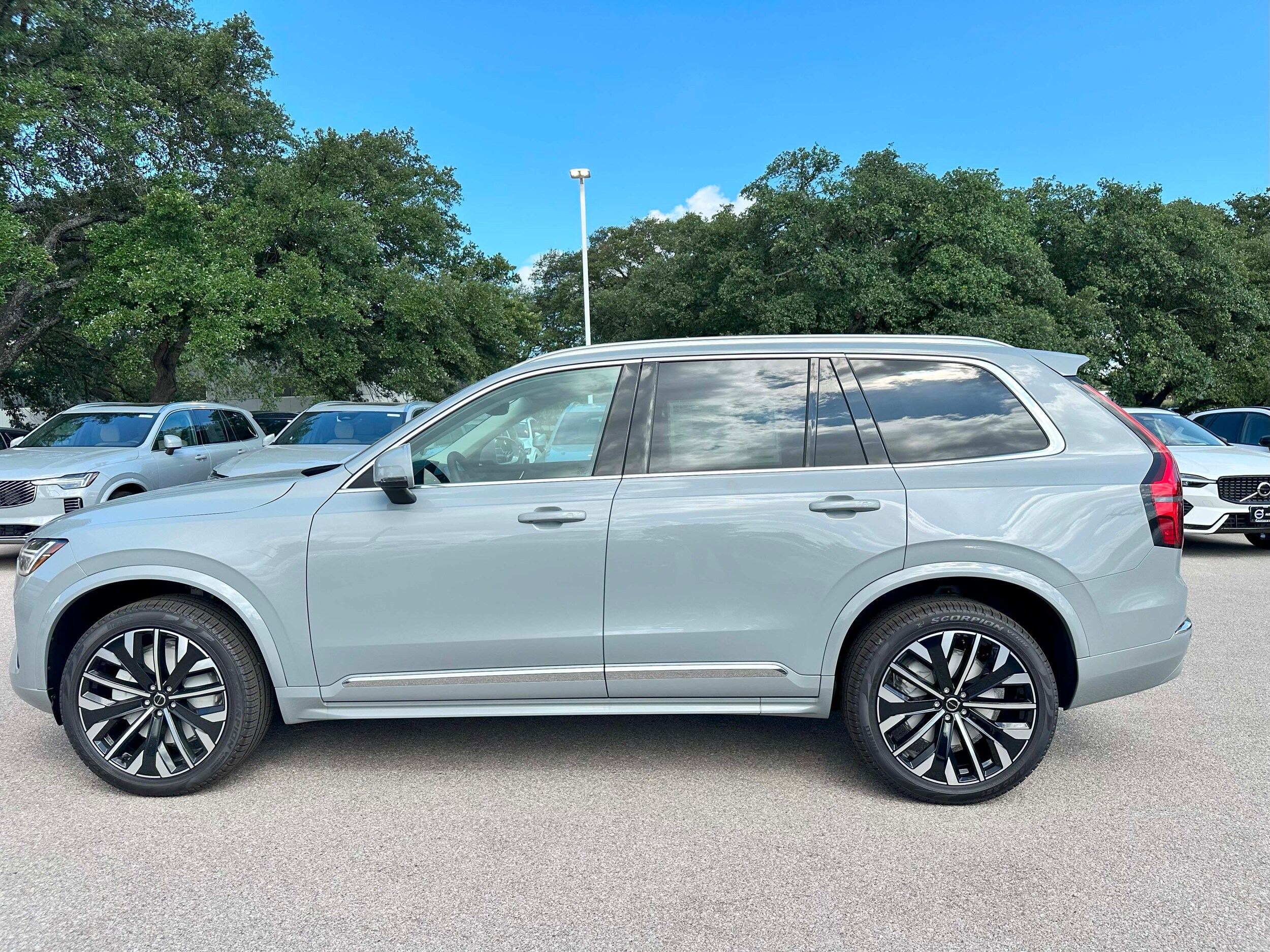 2026 Volvo XC90 Core photo 2