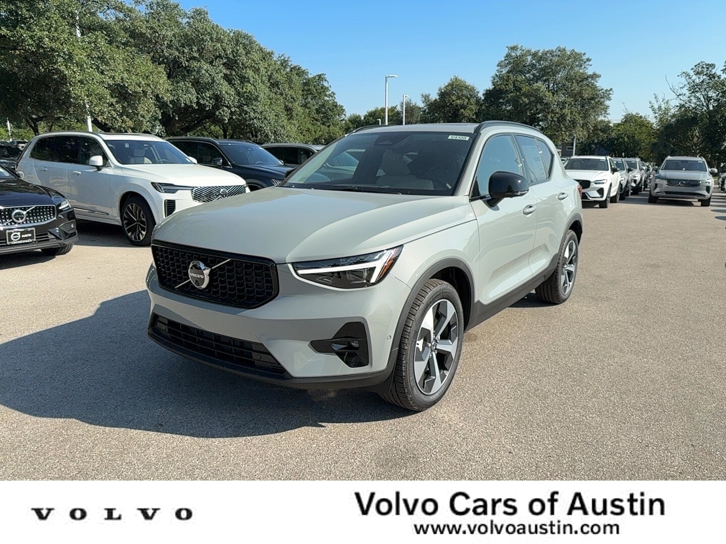 2026 Volvo XC40 SUV 