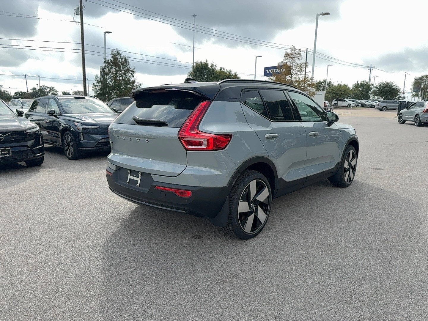 2026 Volvo EX40 Plus photo 2