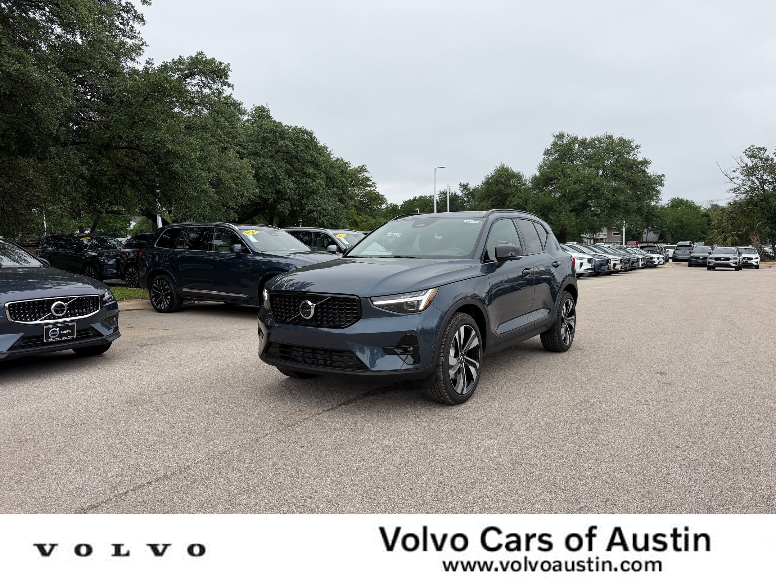2026 Volvo XC40 B5 Ultra Dark AWD's photo
