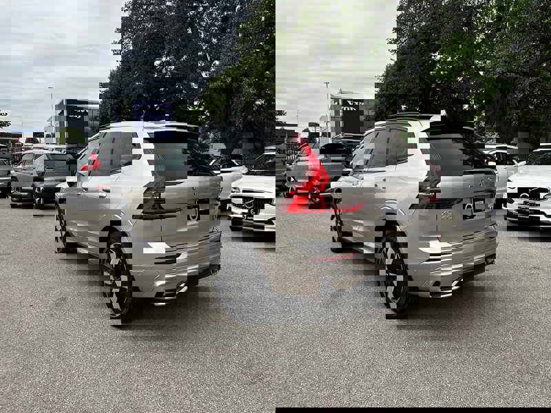 2025 Volvo XC60 Hybrid T8 Plus photo 4