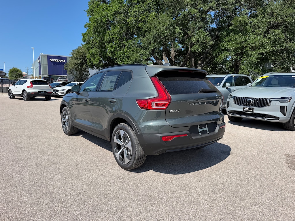 New 2026 Volvo XC40 B5 Core SUV